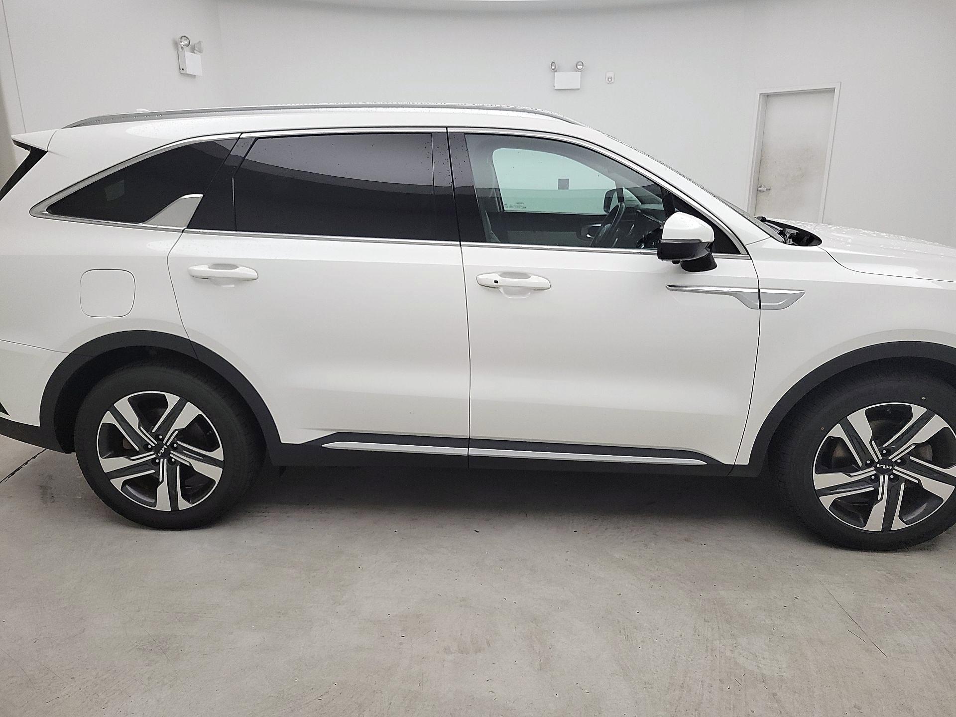Thumbnail: 2023 Kia Sorento - 4