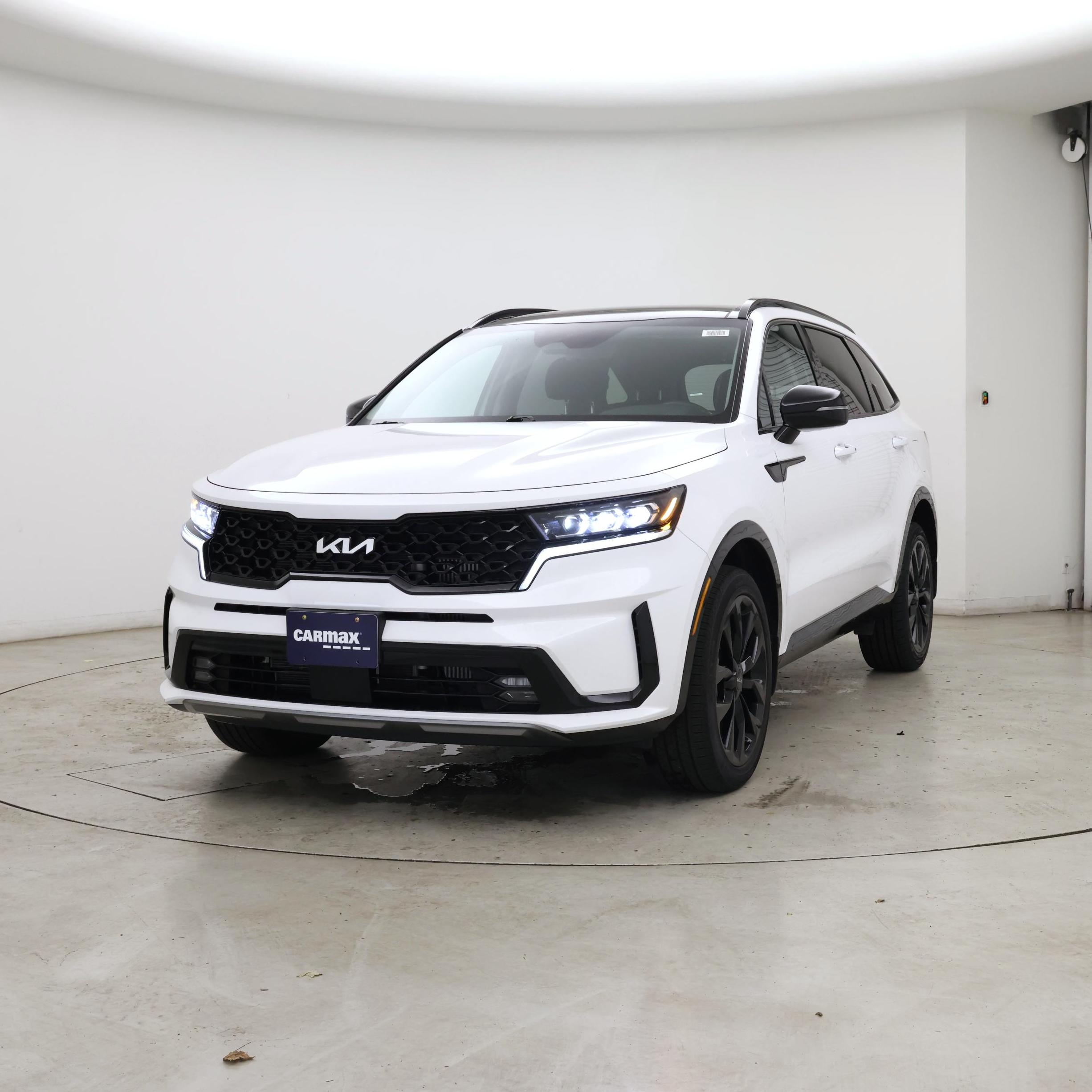Thumbnail: 2023 Kia Sorento - 4