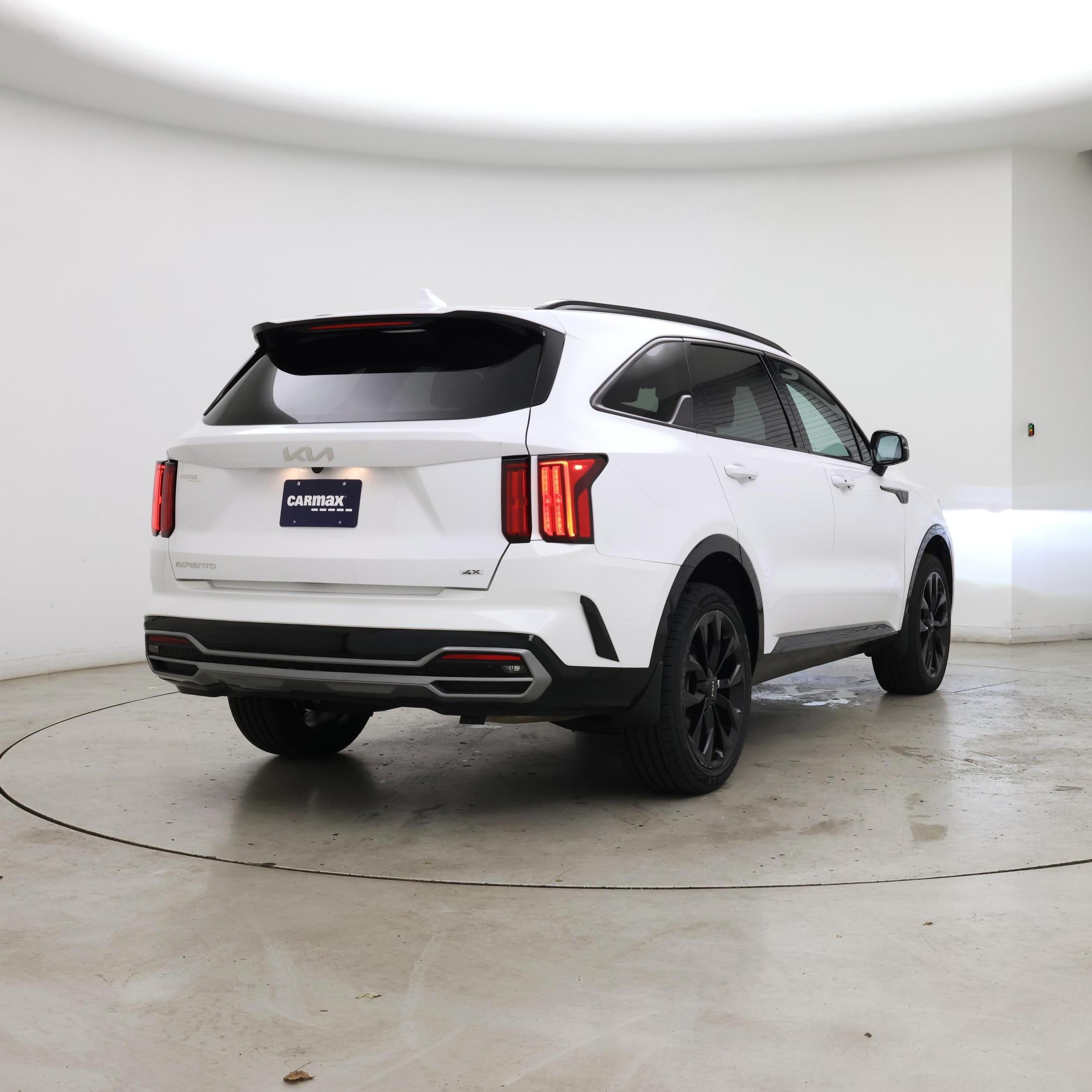 Thumbnail: 2023 Kia Sorento - 8