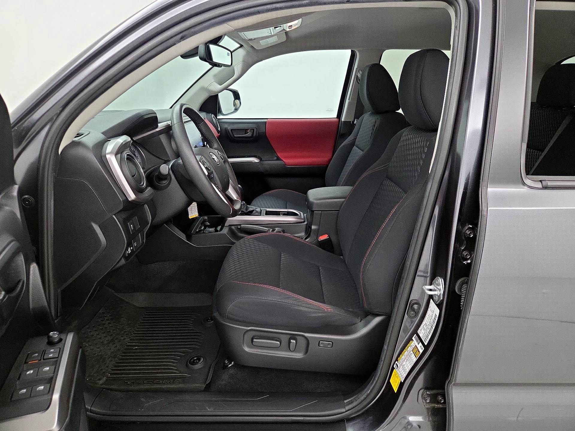 Thumbnail: 2021 Toyota Tacoma - 11