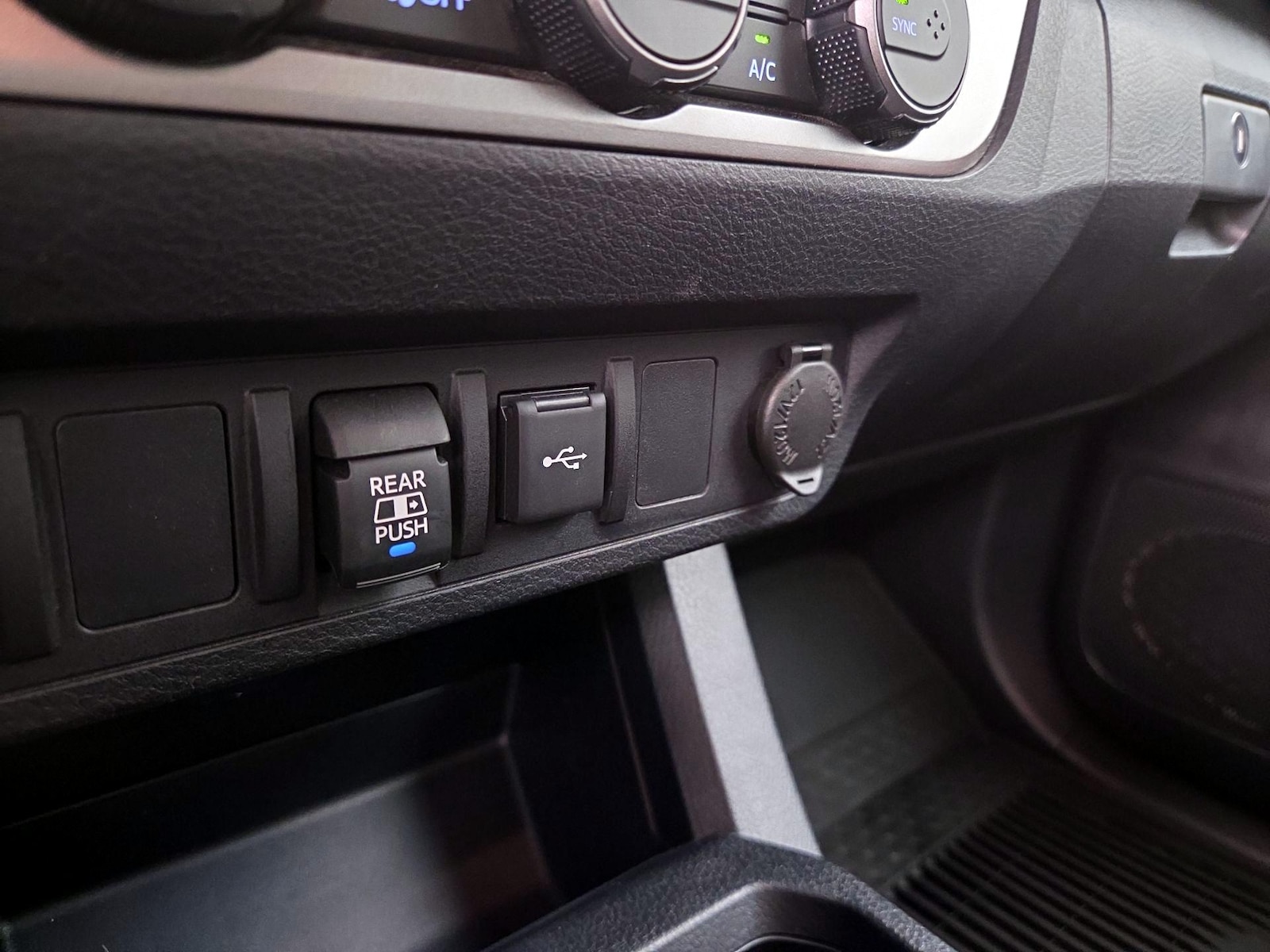 2021 Toyota Tacoma SR5 - Photo 19