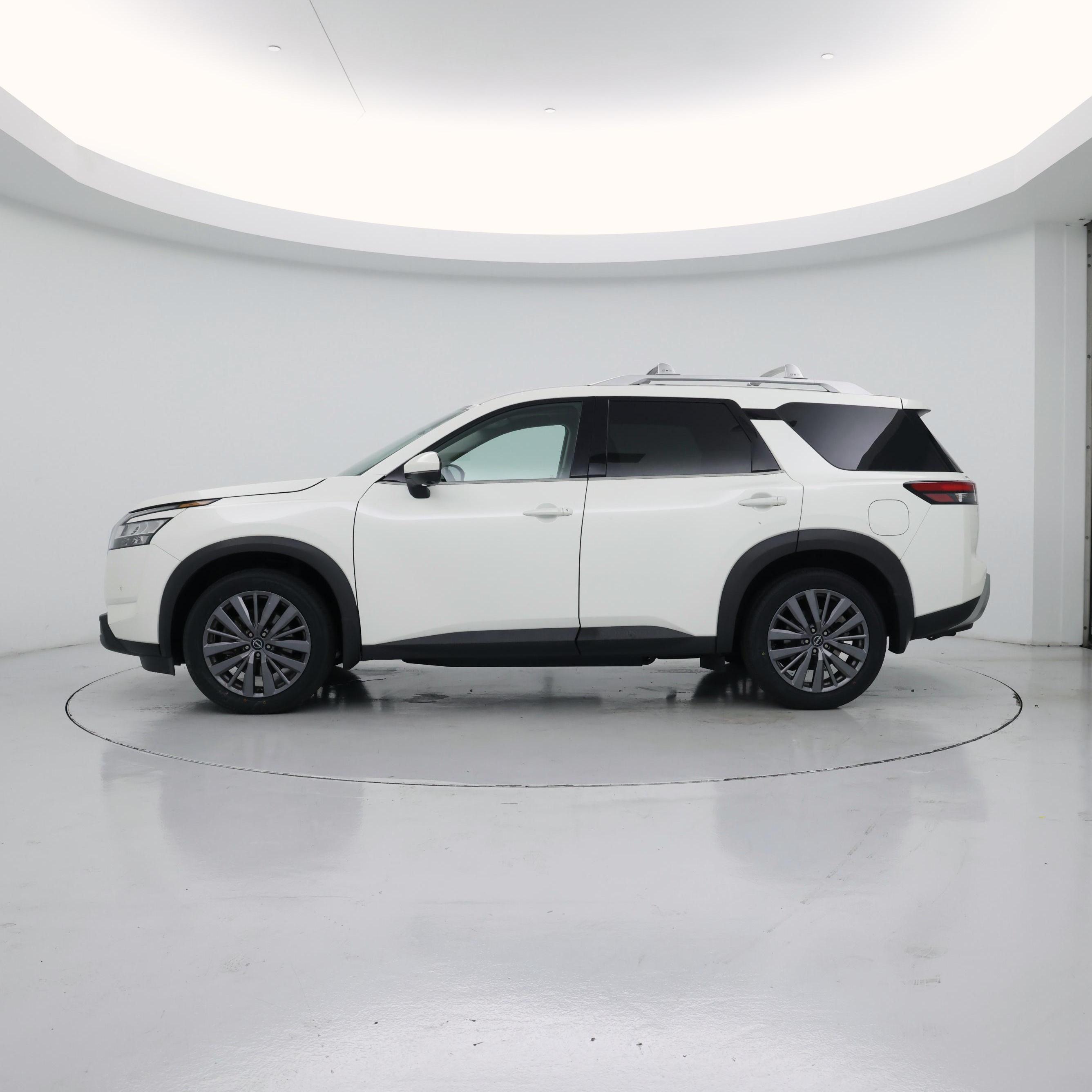 Thumbnail: 2023 Nissan Pathfinder - 3