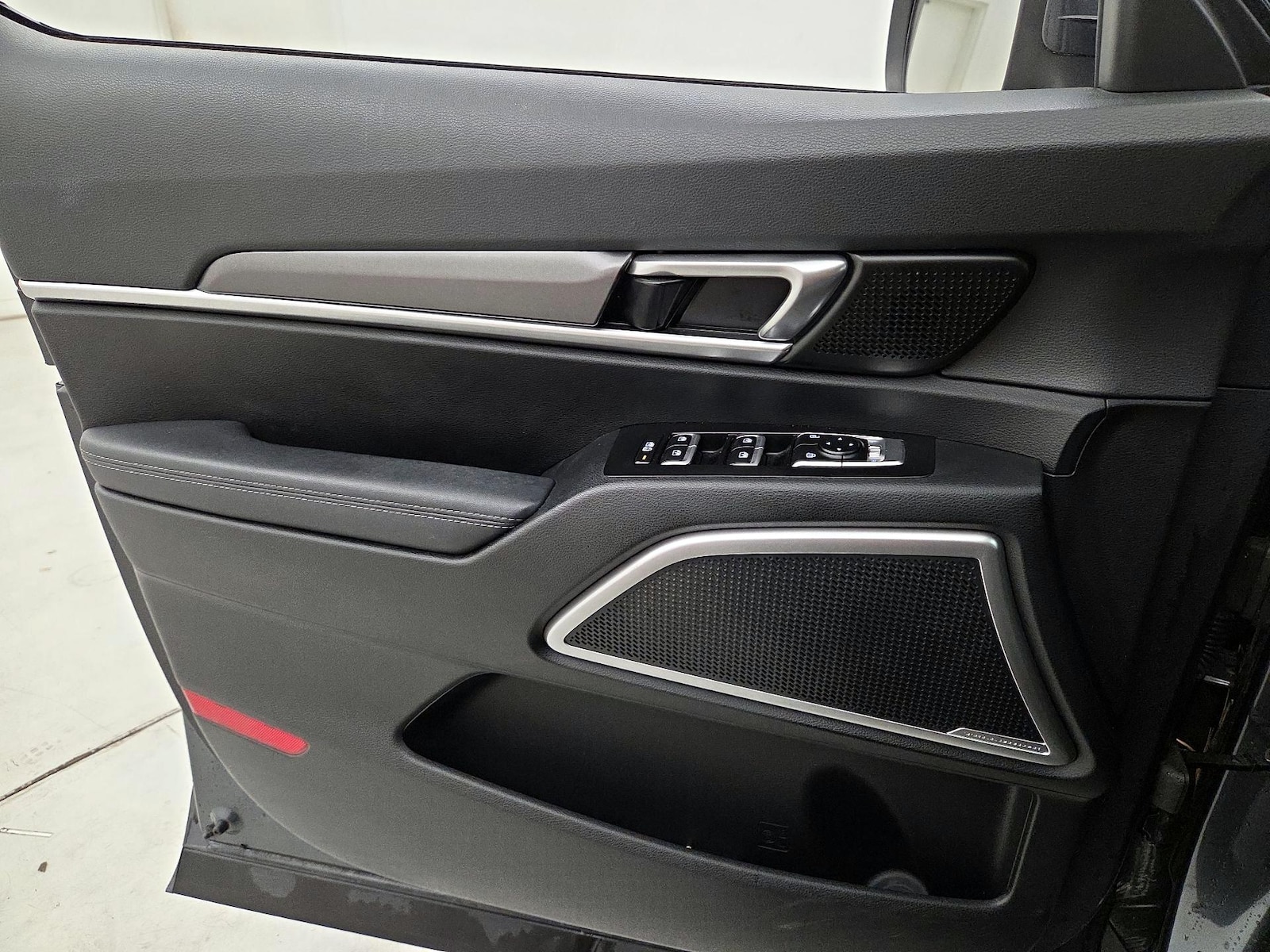 2023 Kia Telluride S - Photo 13