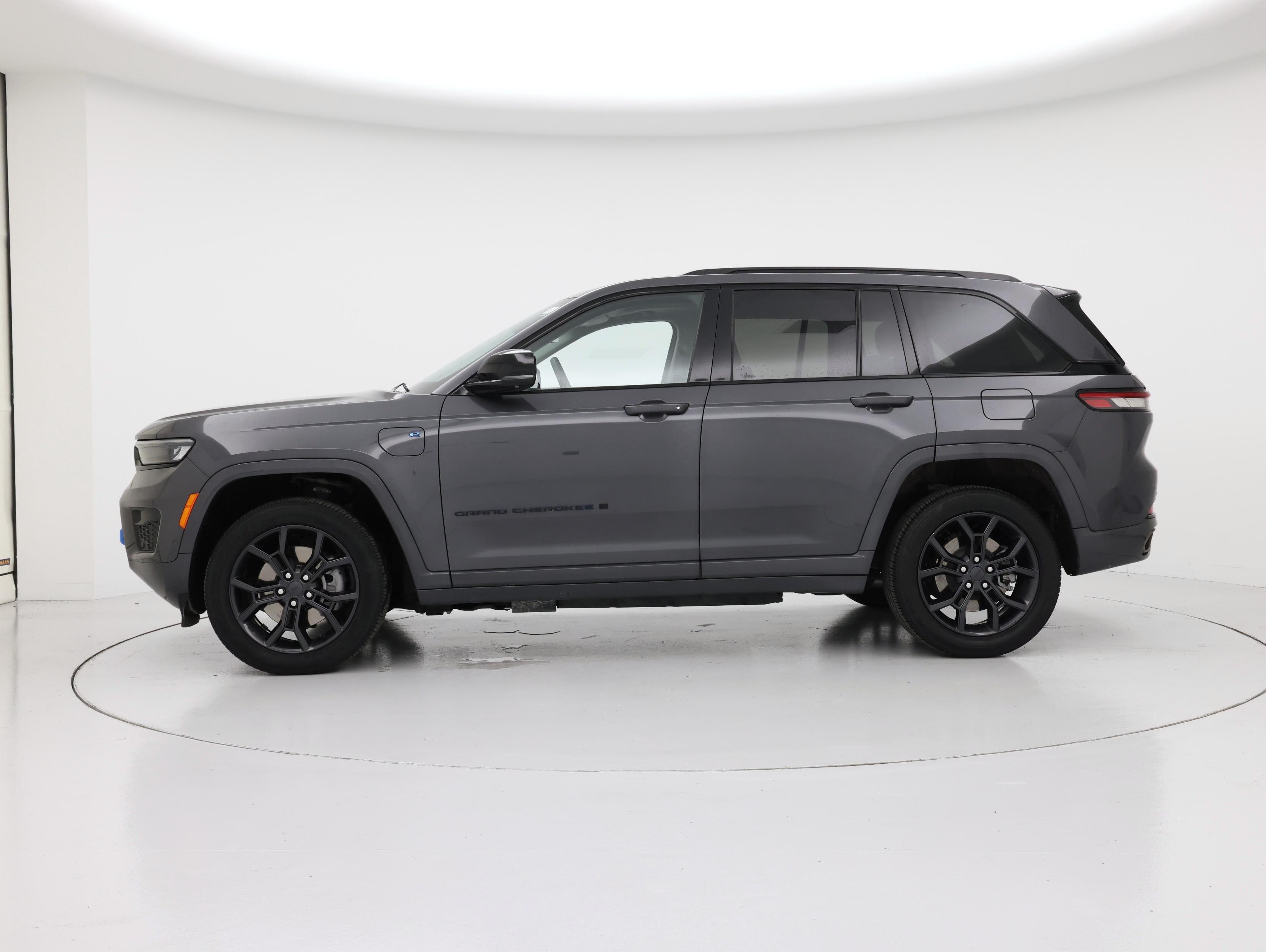 Thumbnail: 2023 Jeep Grand Cherokee - 3