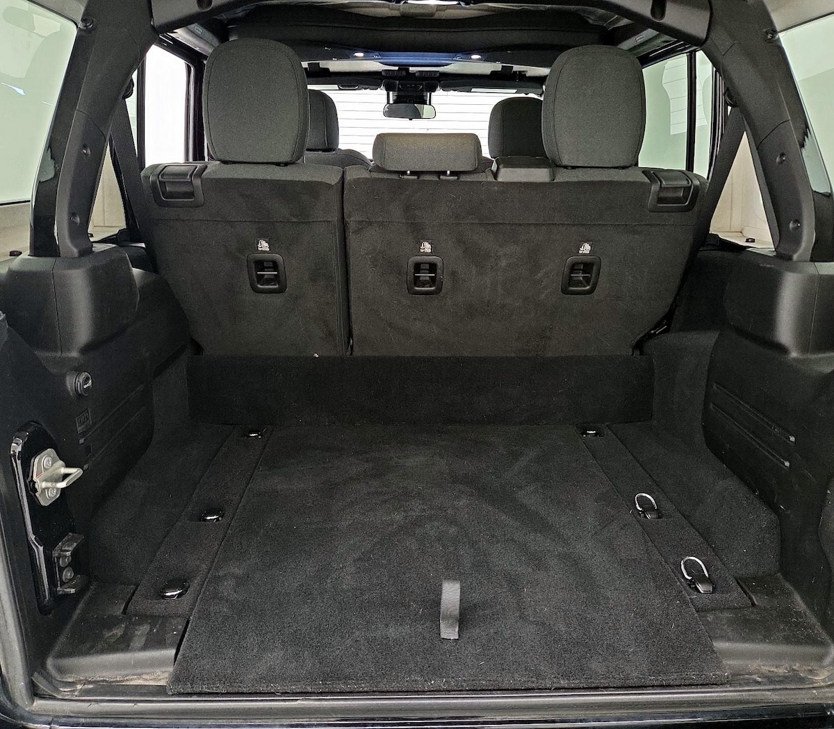 Trunk/Cargo (Seats Up)