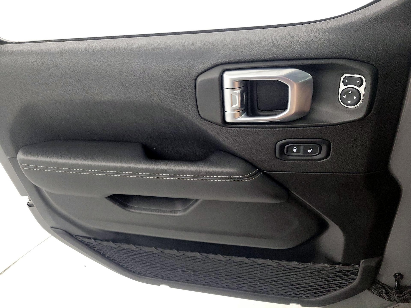 2022 Jeep Wrangler Unlimited Sahara - Photo 13