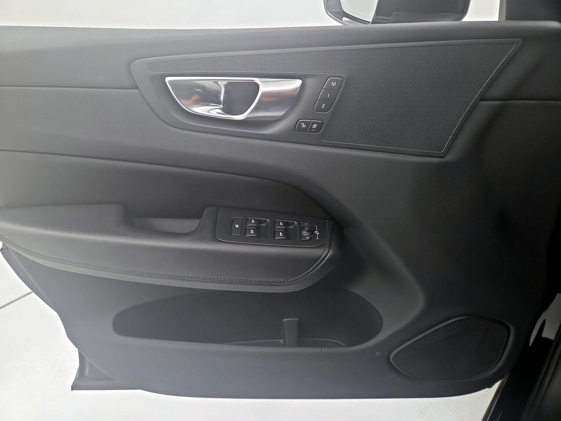 Thumbnail: 2023 Volvo XC60 - 12