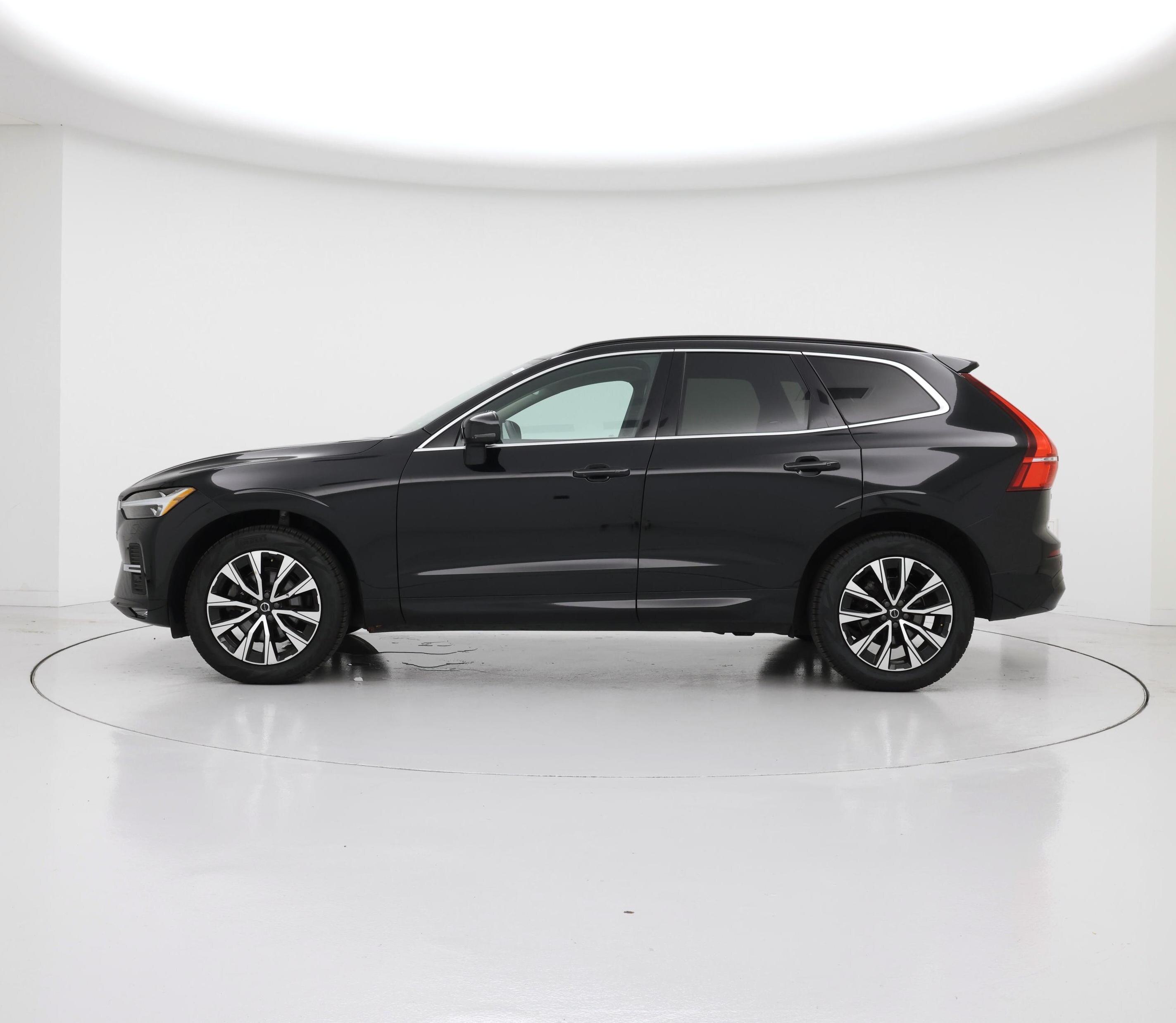 Thumbnail: 2023 Volvo XC60 - 3