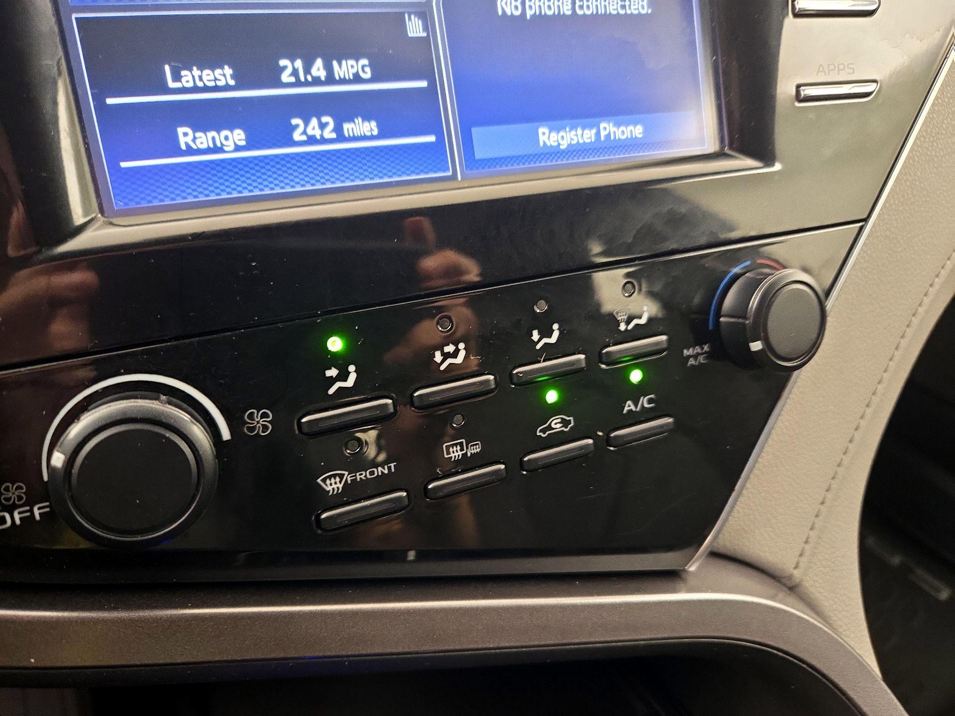Thumbnail: 2018 Toyota Camry - 15