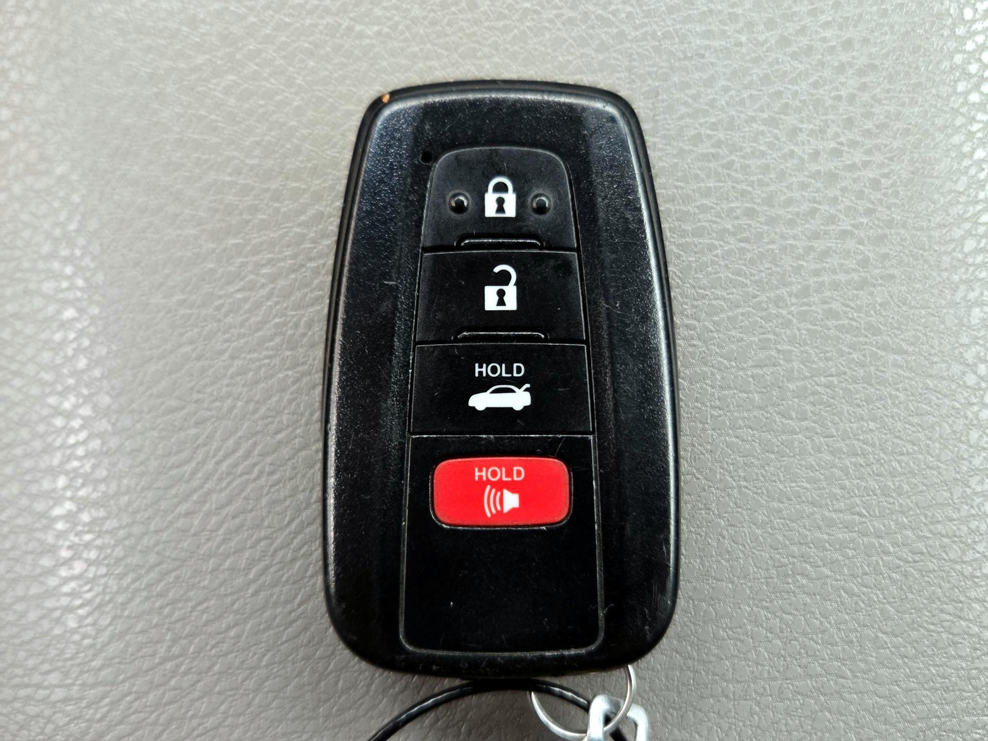 Thumbnail: 2018 Toyota Camry - 19
