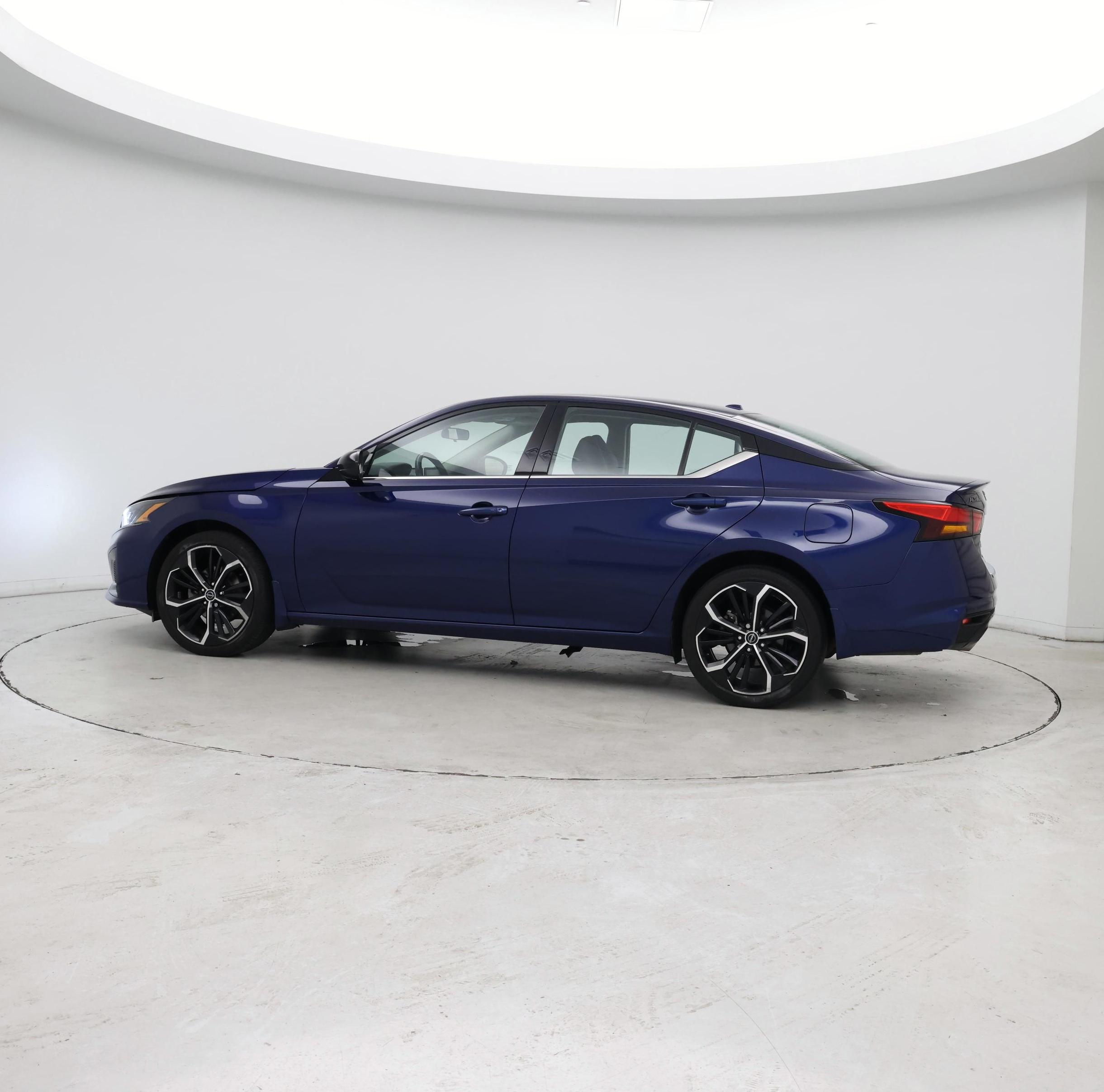 Thumbnail: 2023 Nissan Altima - 3
