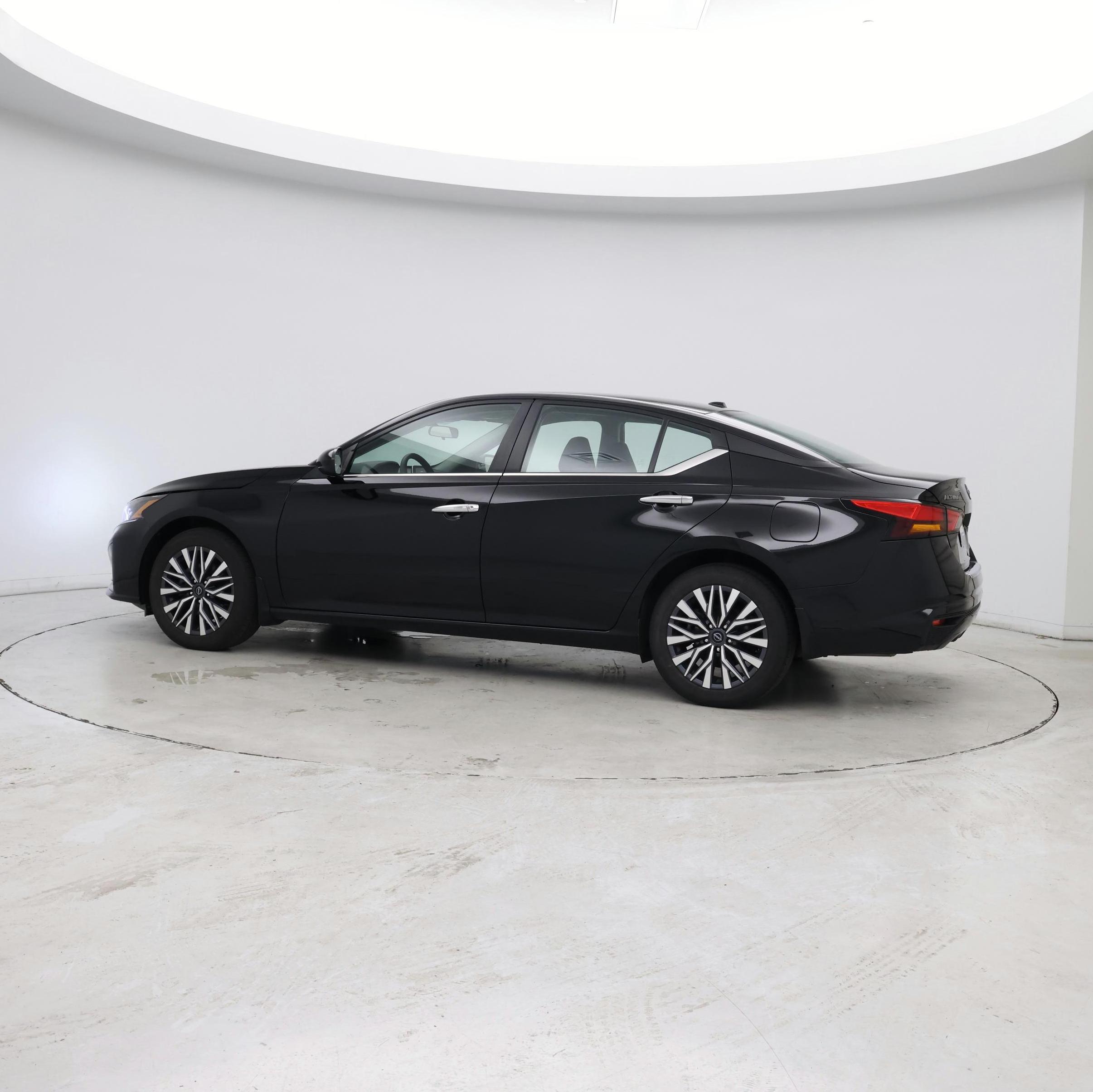 Thumbnail: 2023 Nissan Altima - 3