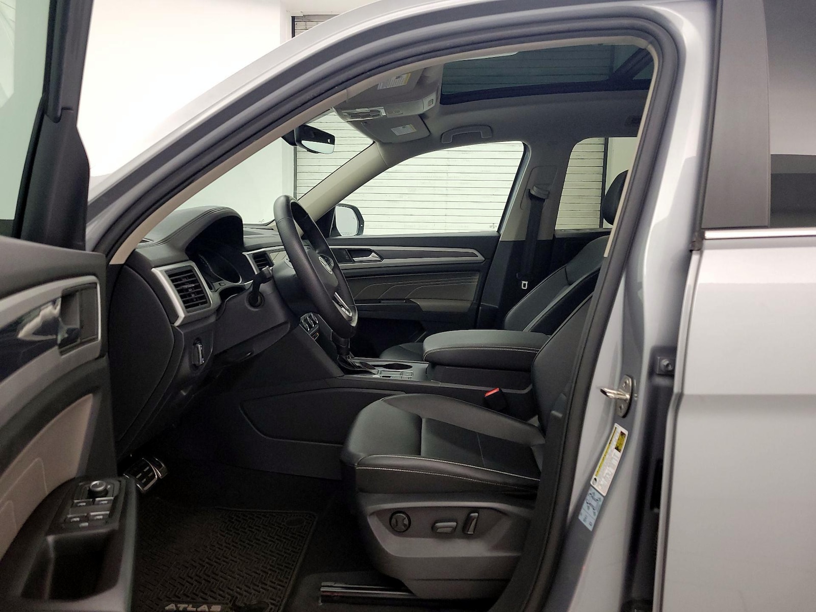 2021 Volkswagen Atlas SE w/Tech R-Line - Photo 12