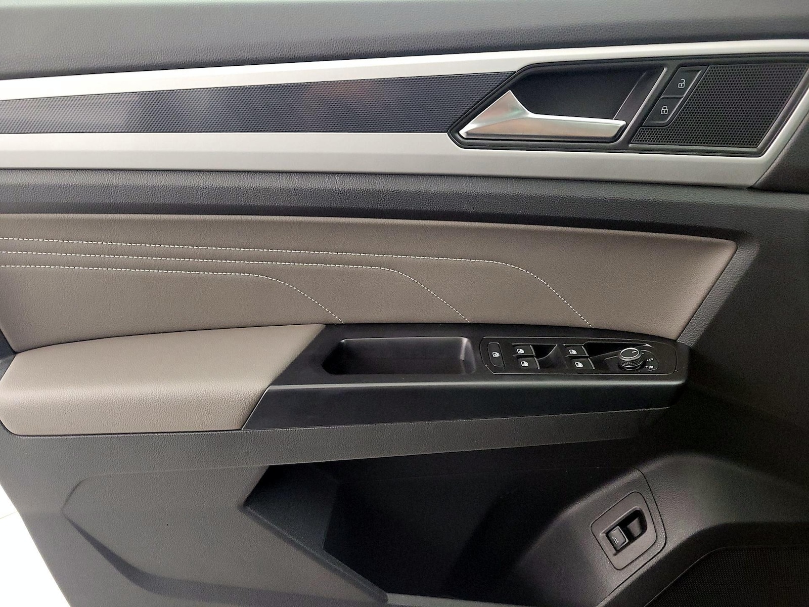 2021 Volkswagen Atlas SE w/Tech R-Line - Photo 13