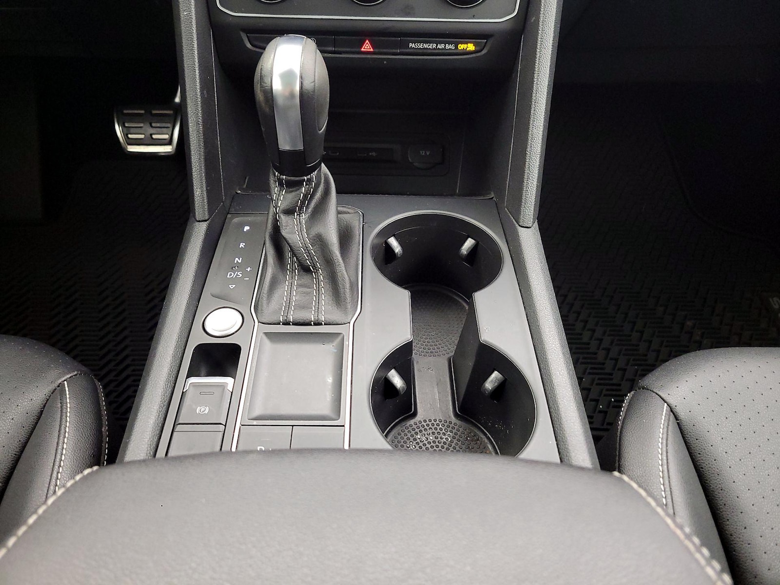 2021 Volkswagen Atlas SE w/Tech R-Line - Photo 18