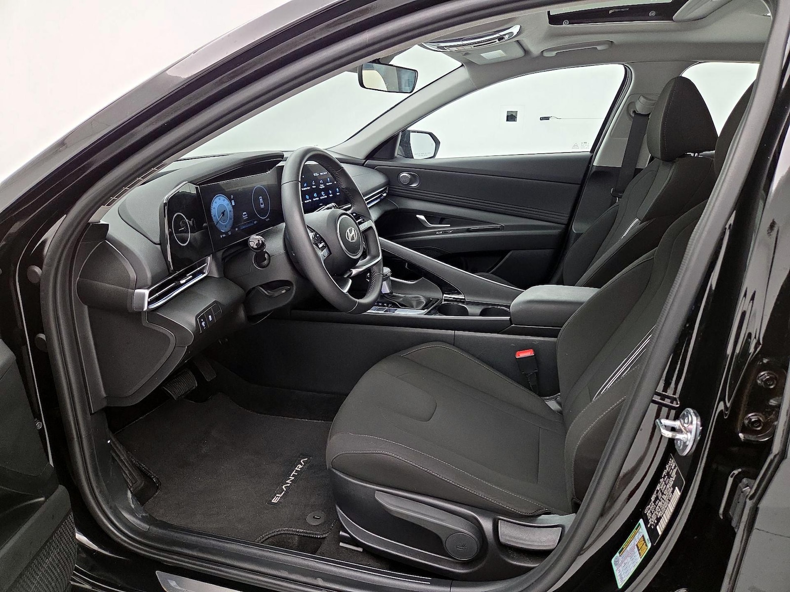 2025 Hyundai Elantra SEL - Photo 12