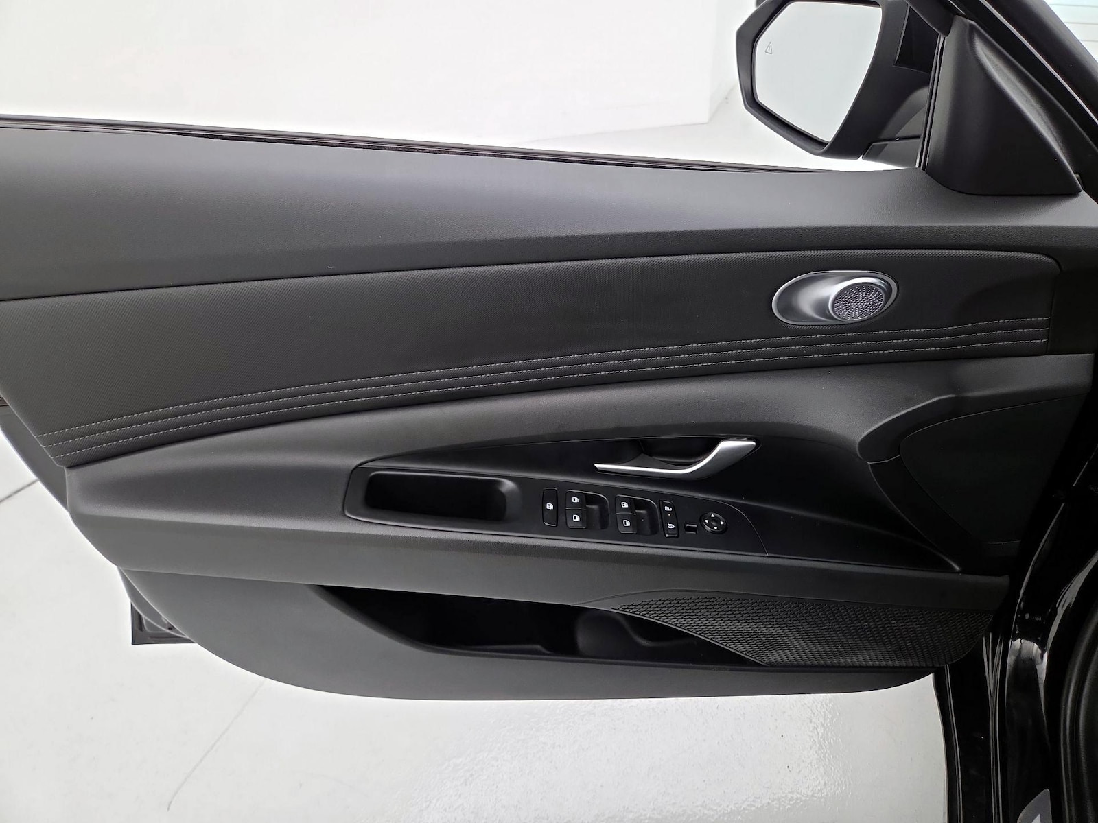 2025 Hyundai Elantra SEL - Photo 13