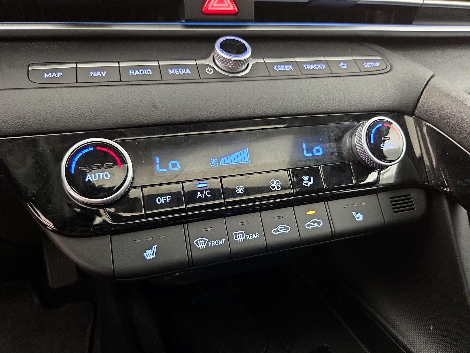 2025 Hyundai Elantra SEL - Photo 18
