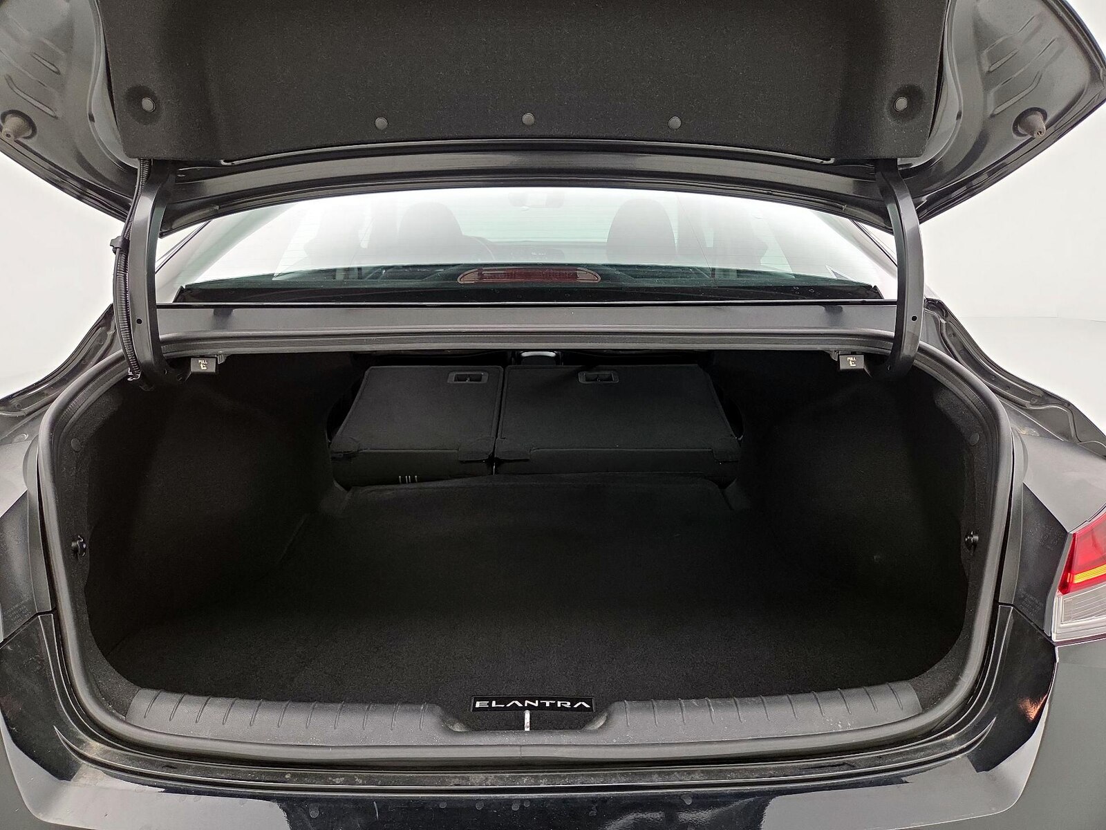 2025 Hyundai Elantra SEL - Photo 24