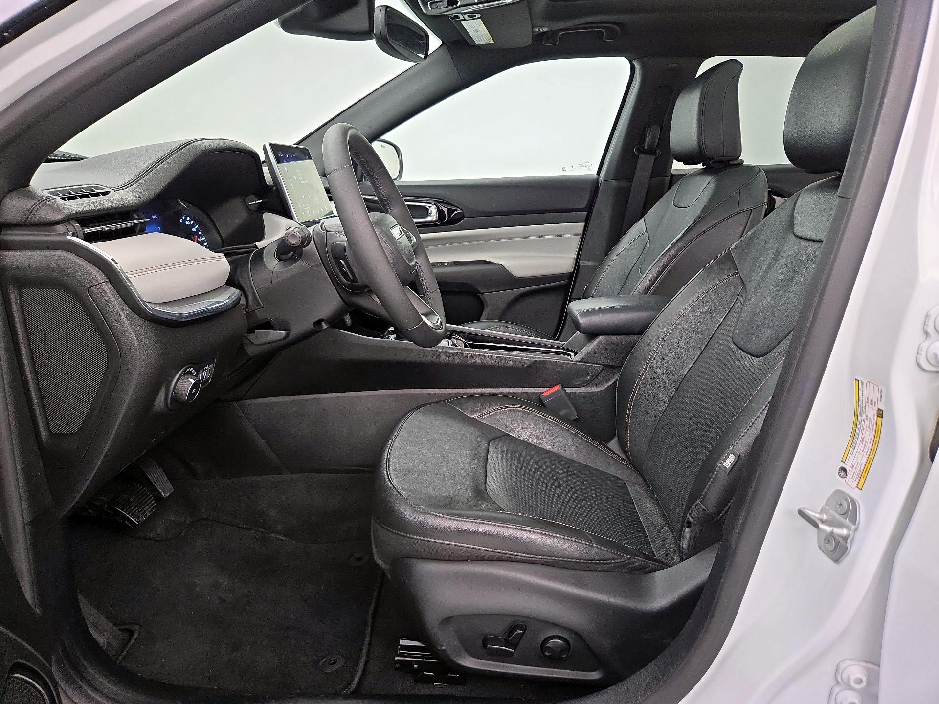 Thumbnail: 2023 Jeep Compass - 11