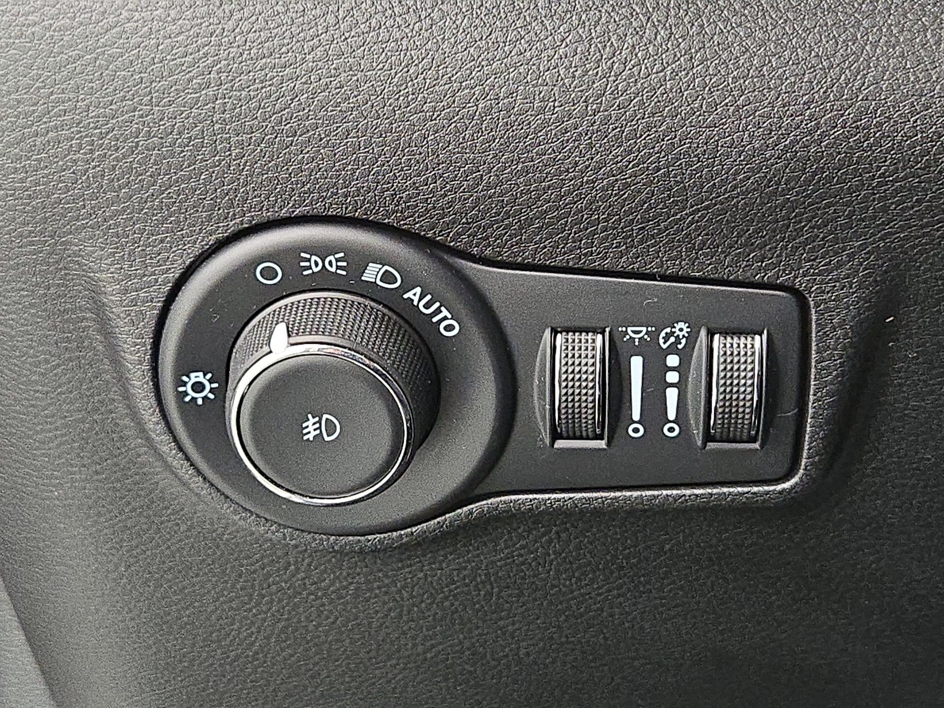 Thumbnail: 2023 Jeep Compass - 13