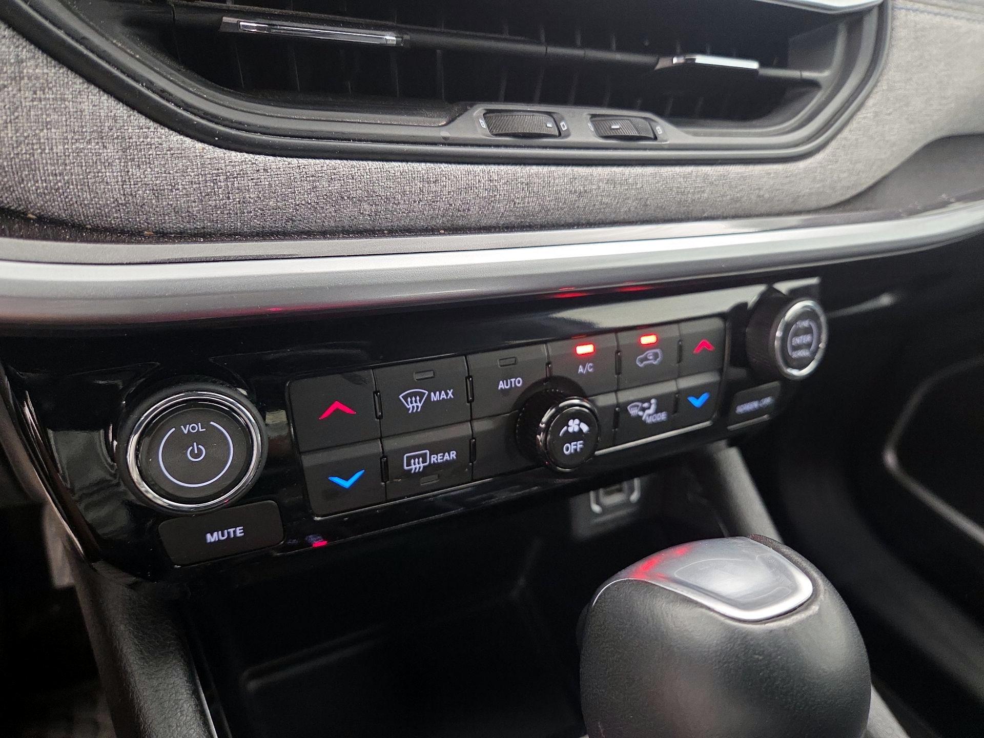 Thumbnail: 2023 Jeep Compass - 16