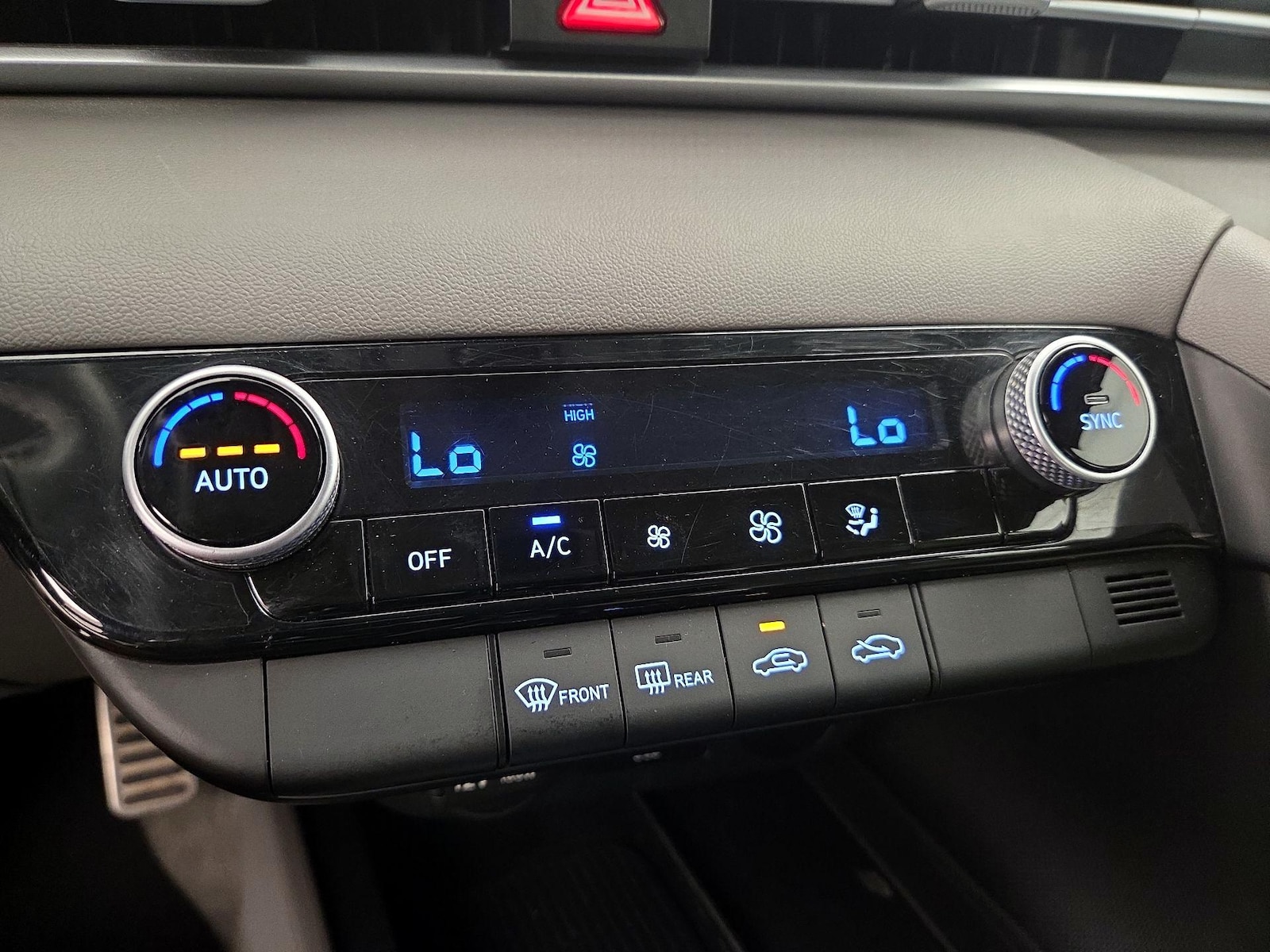 2025 Hyundai Elantra SEL - Photo 17