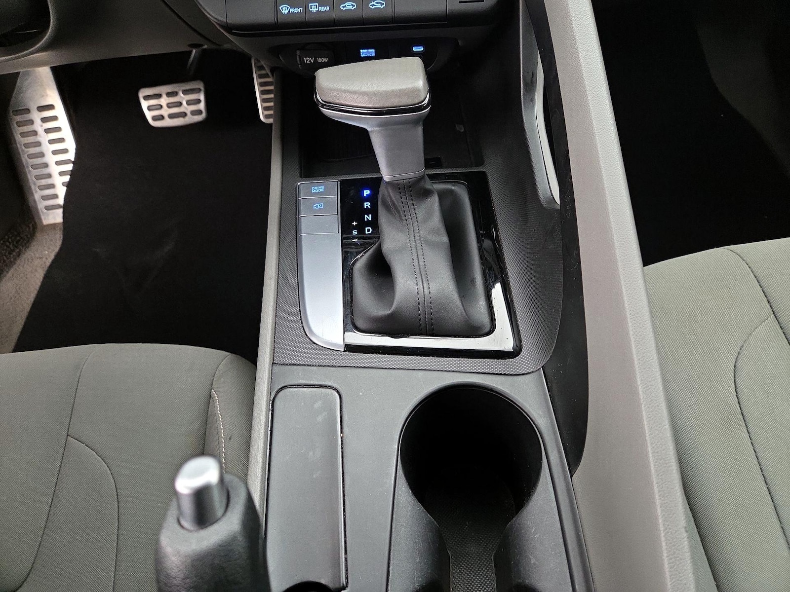 2025 Hyundai Elantra SEL - Photo 18