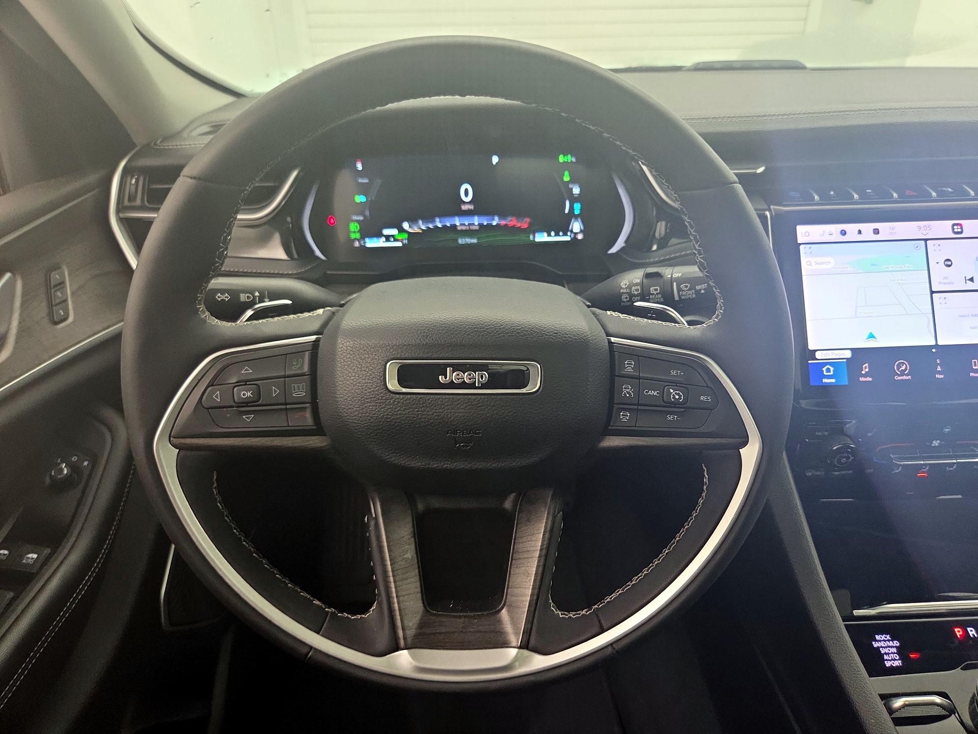 Thumbnail: 2024 Jeep Grand Cherokee - 10