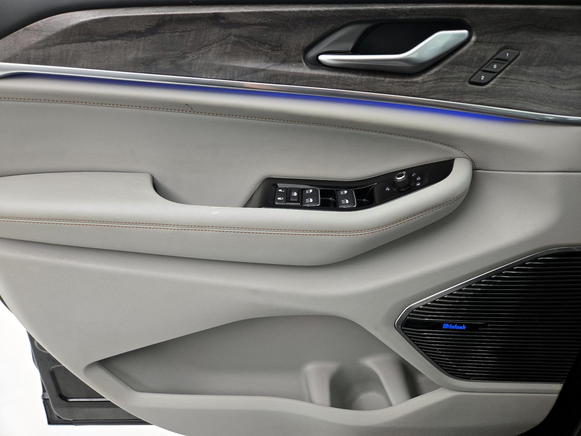 Thumbnail: 2023 Jeep Grand Cherokee L - 12