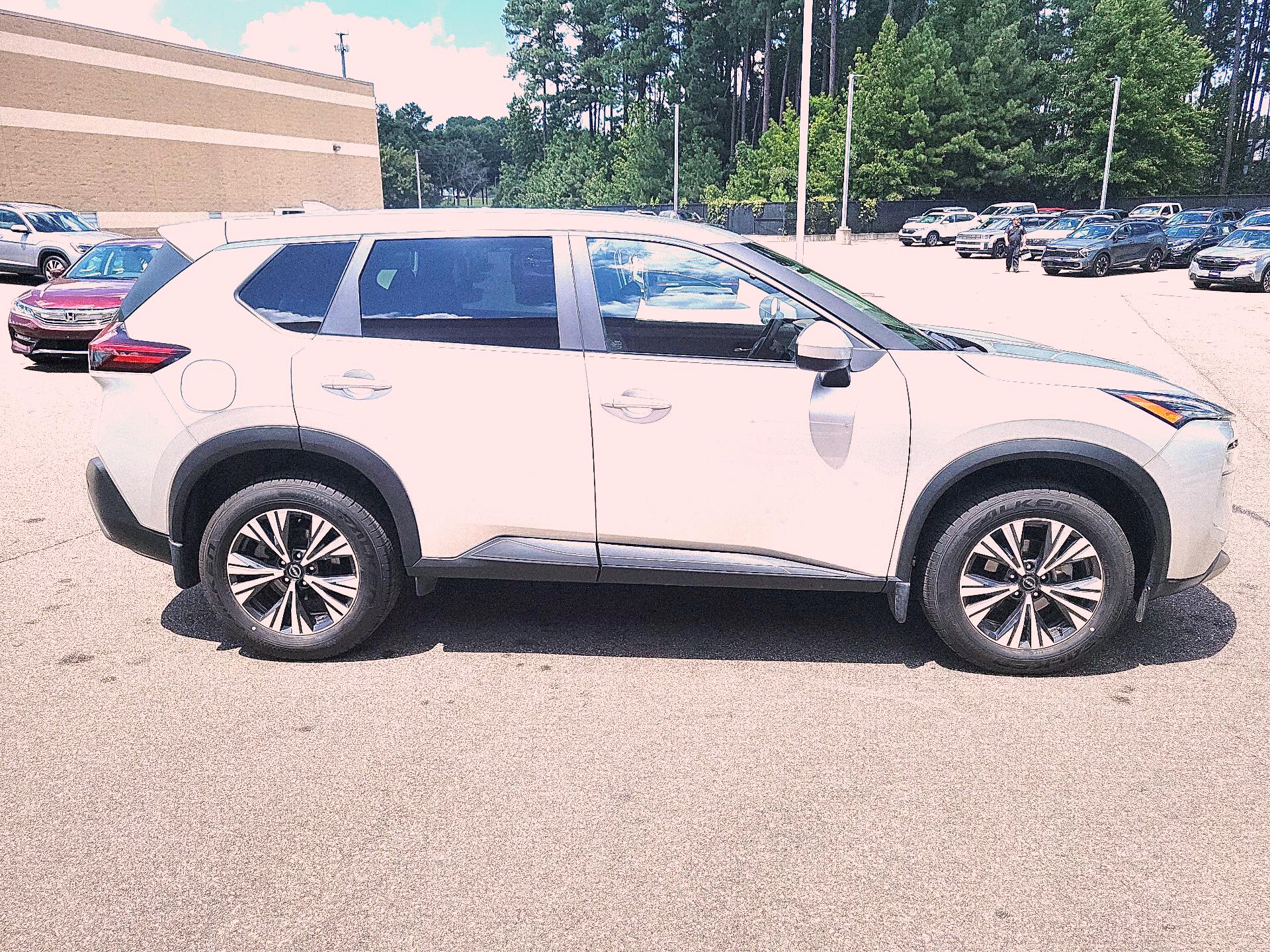 Thumbnail: 2023 Nissan Rogue - 4