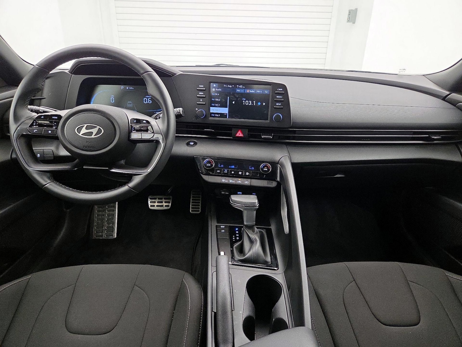2025 Hyundai Elantra SEL - Photo 10