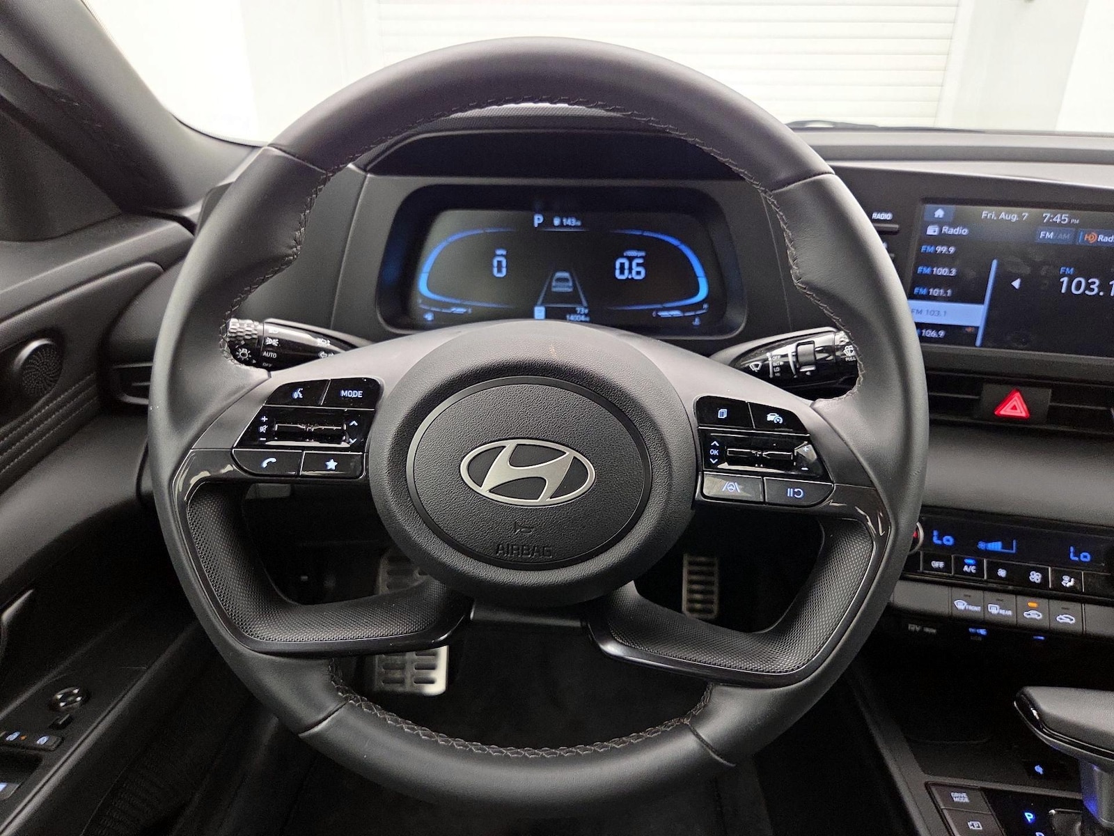2025 Hyundai Elantra SEL - Photo 11
