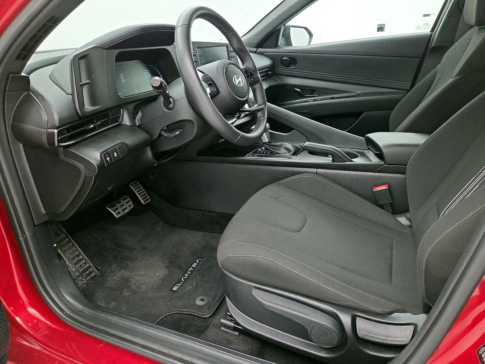 2025 Hyundai Elantra SEL - Photo 12