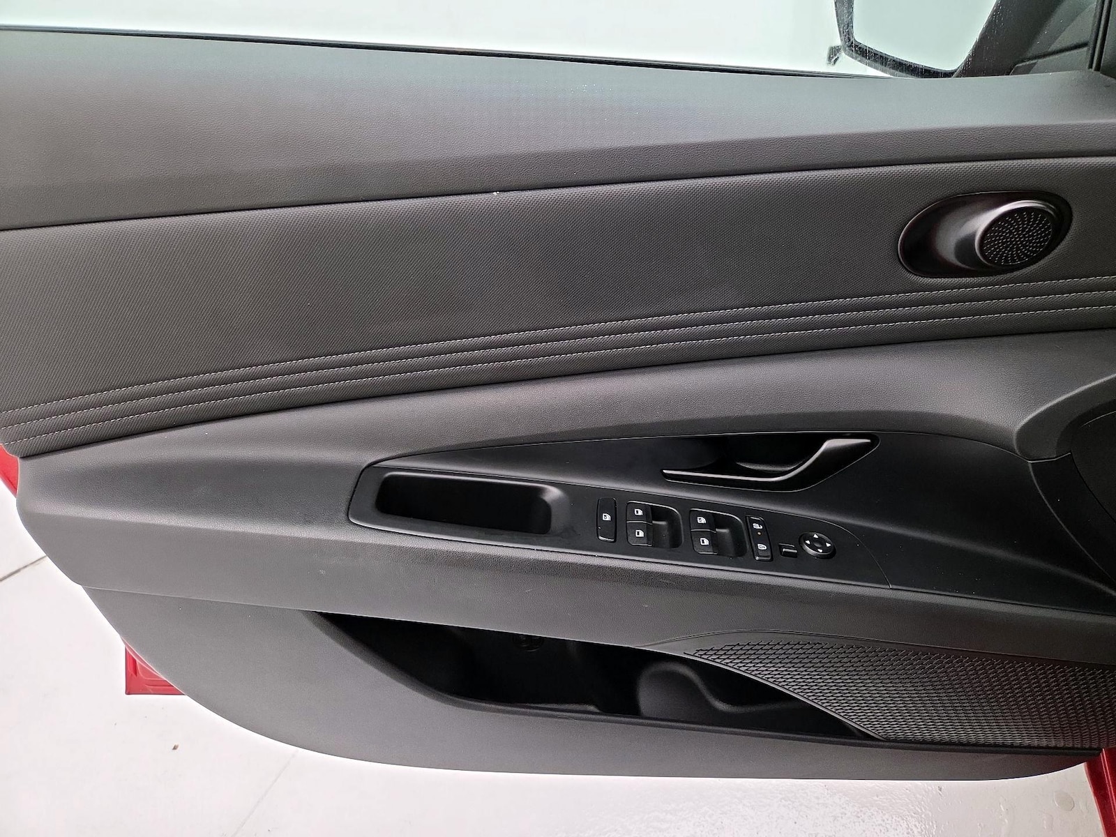 2025 Hyundai Elantra SEL - Photo 13