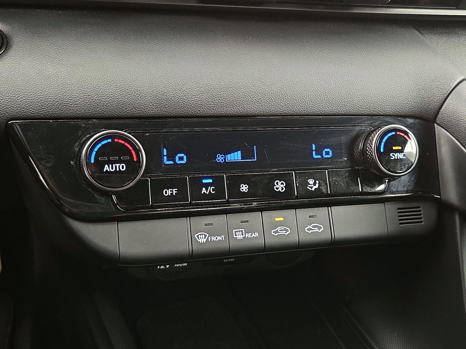 2025 Hyundai Elantra SEL - Photo 17