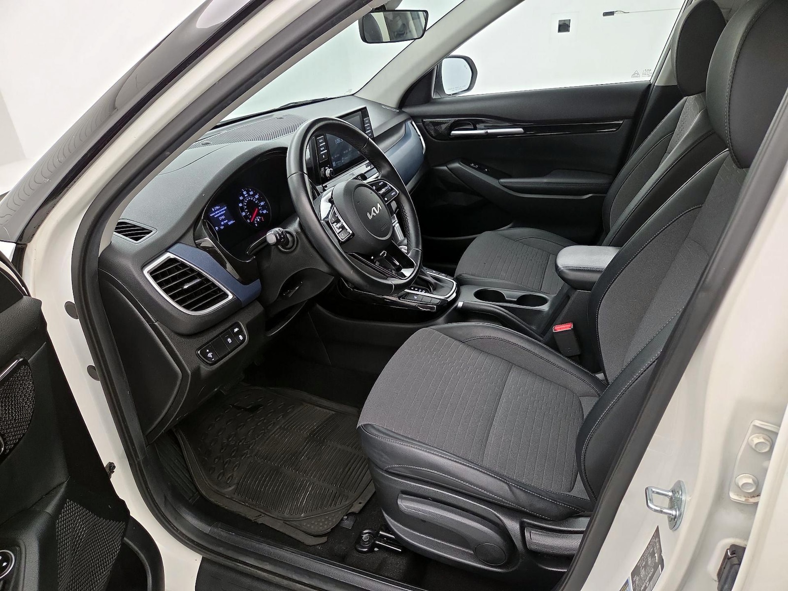 2023 Kia Seltos S - Photo 12