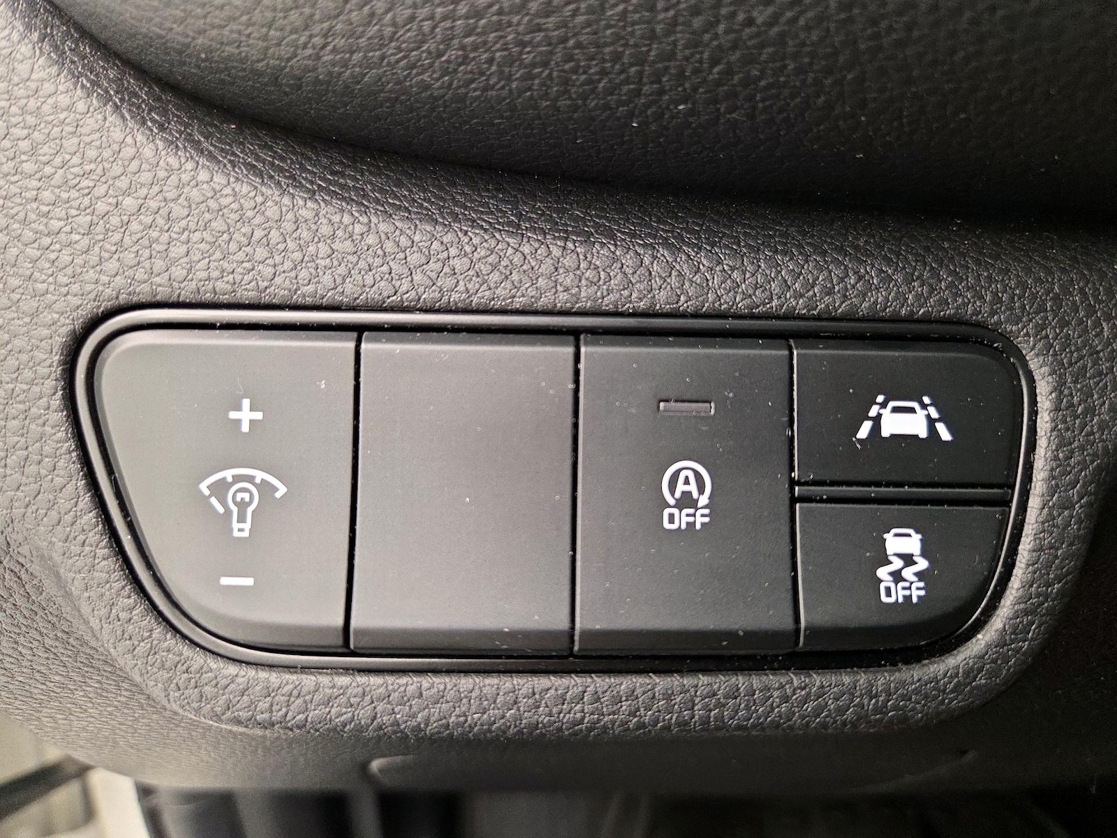 2023 Kia Seltos S - Photo 14