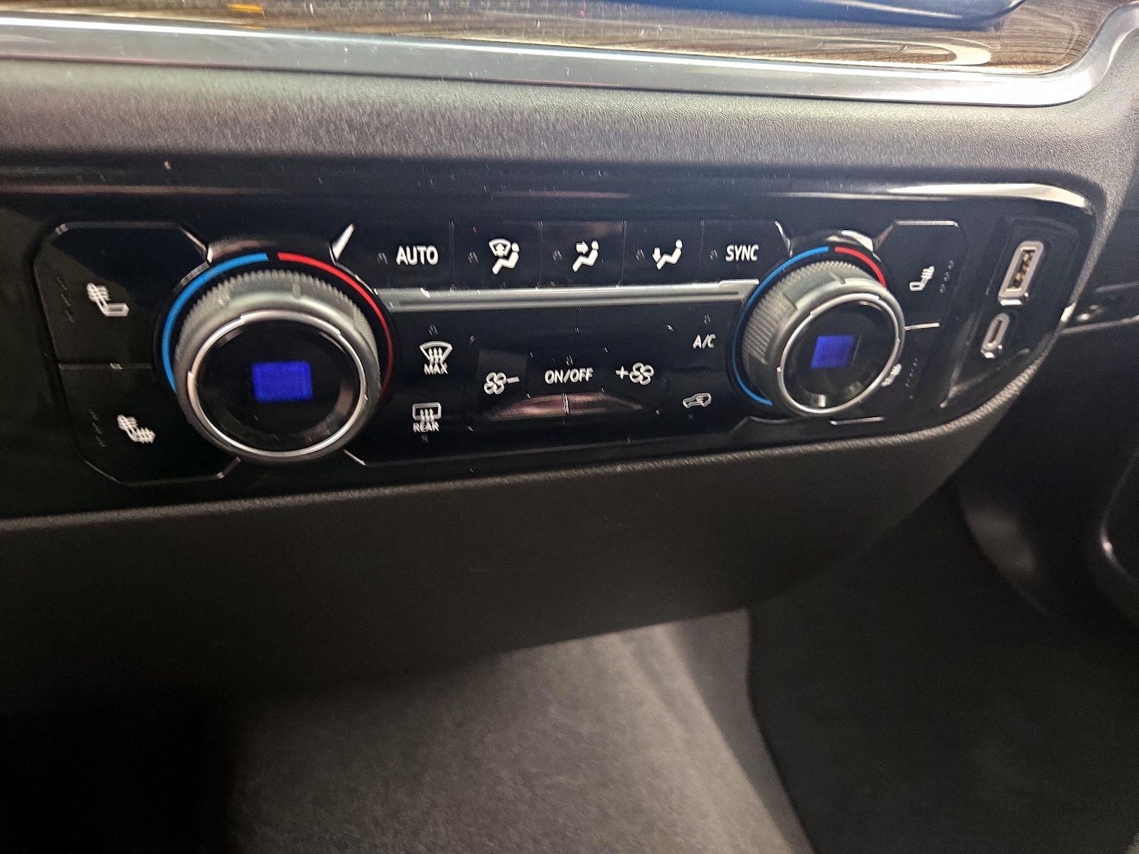 2024 Chevrolet Silverado 1500 LT - Photo 17