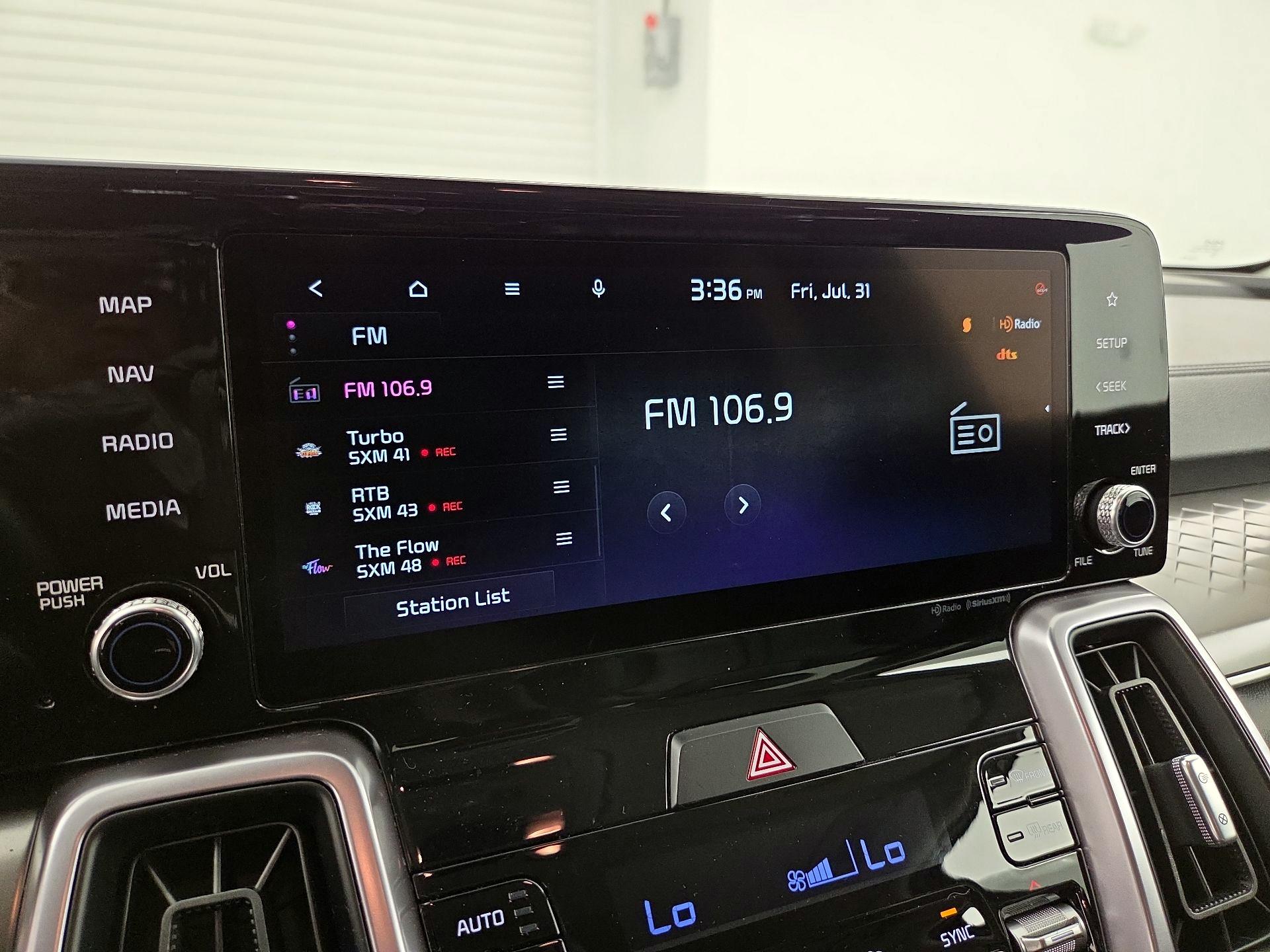 Thumbnail: 2023 Kia Sorento - 16