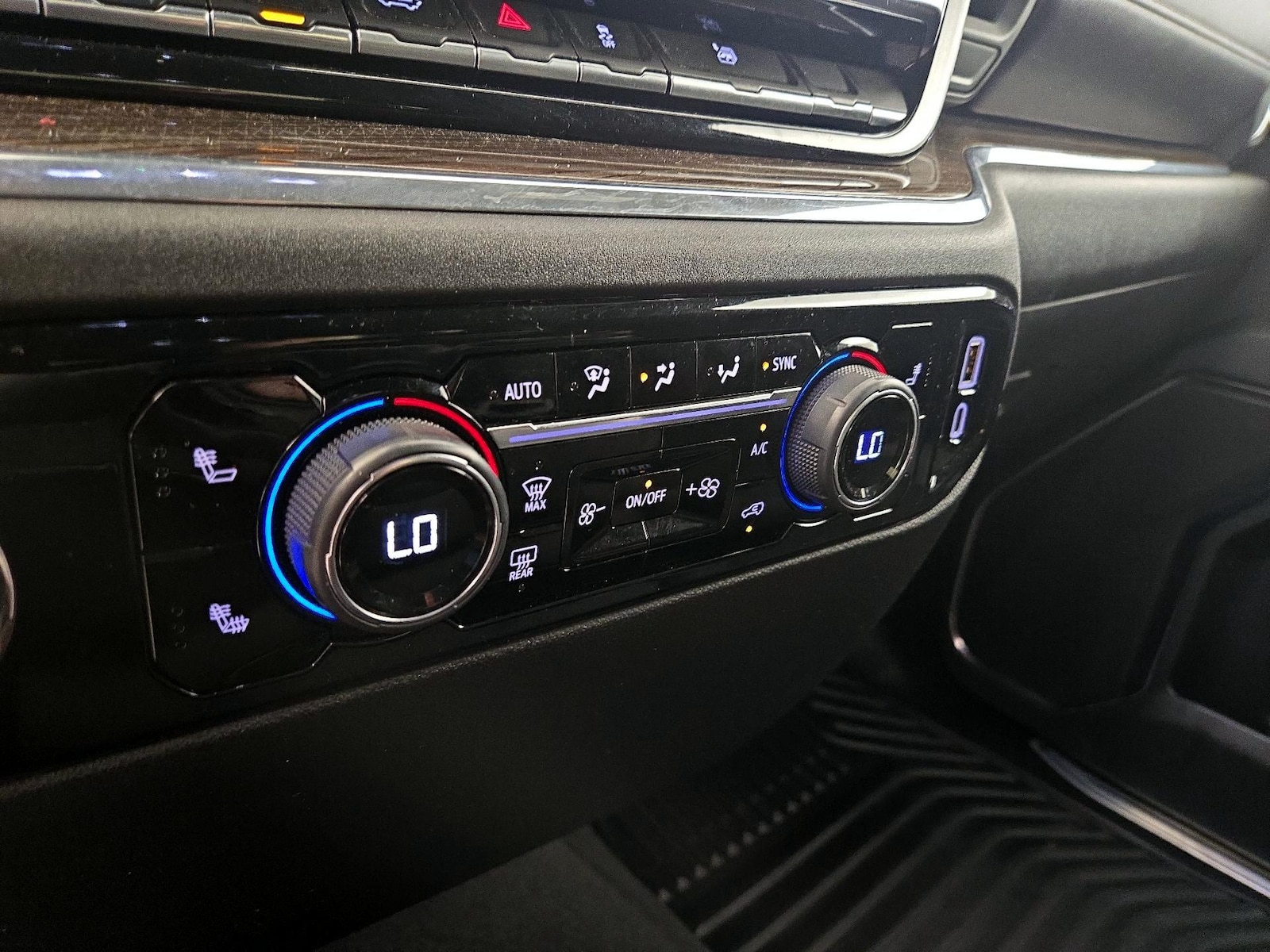 2024 Chevrolet Silverado 1500 LT - Photo 17