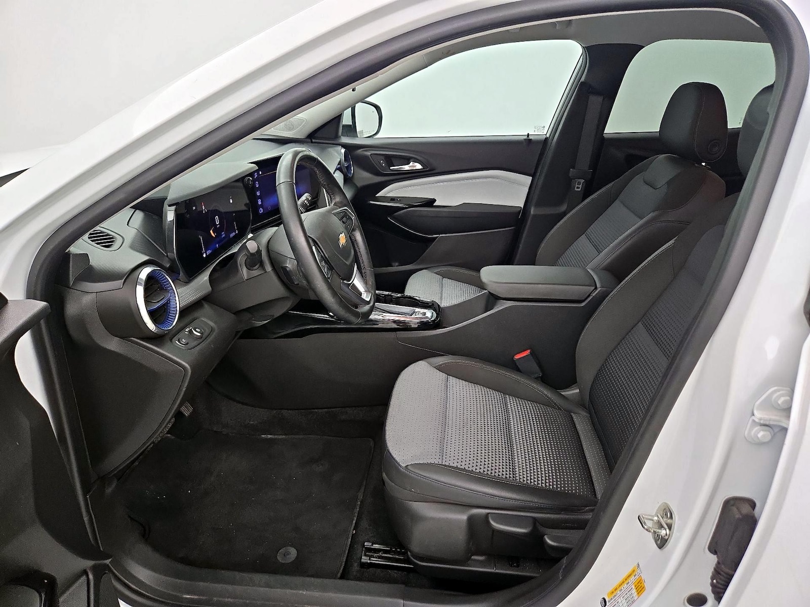 2024 Chevrolet Trax LT - Photo 12