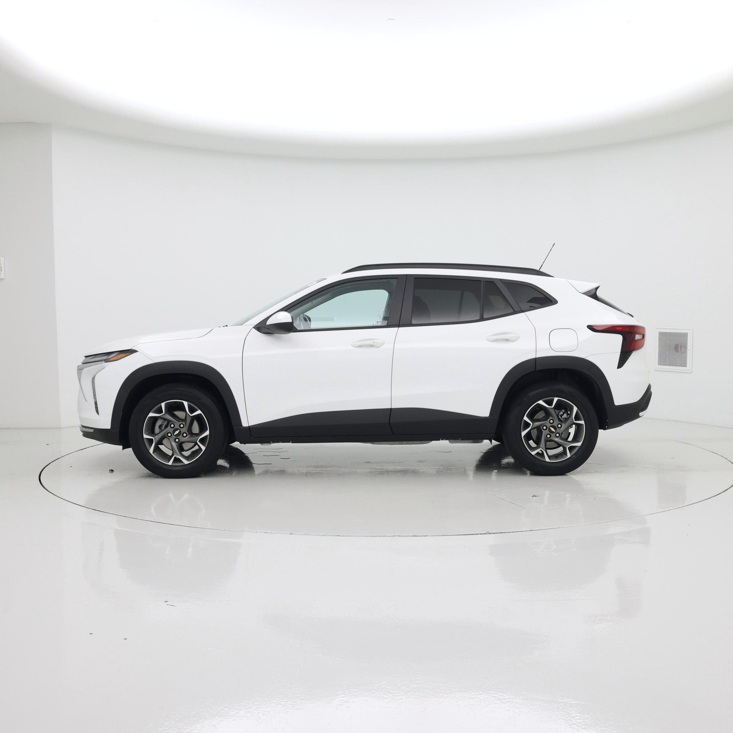 Thumbnail: 2024 Chevrolet Trax - 3
