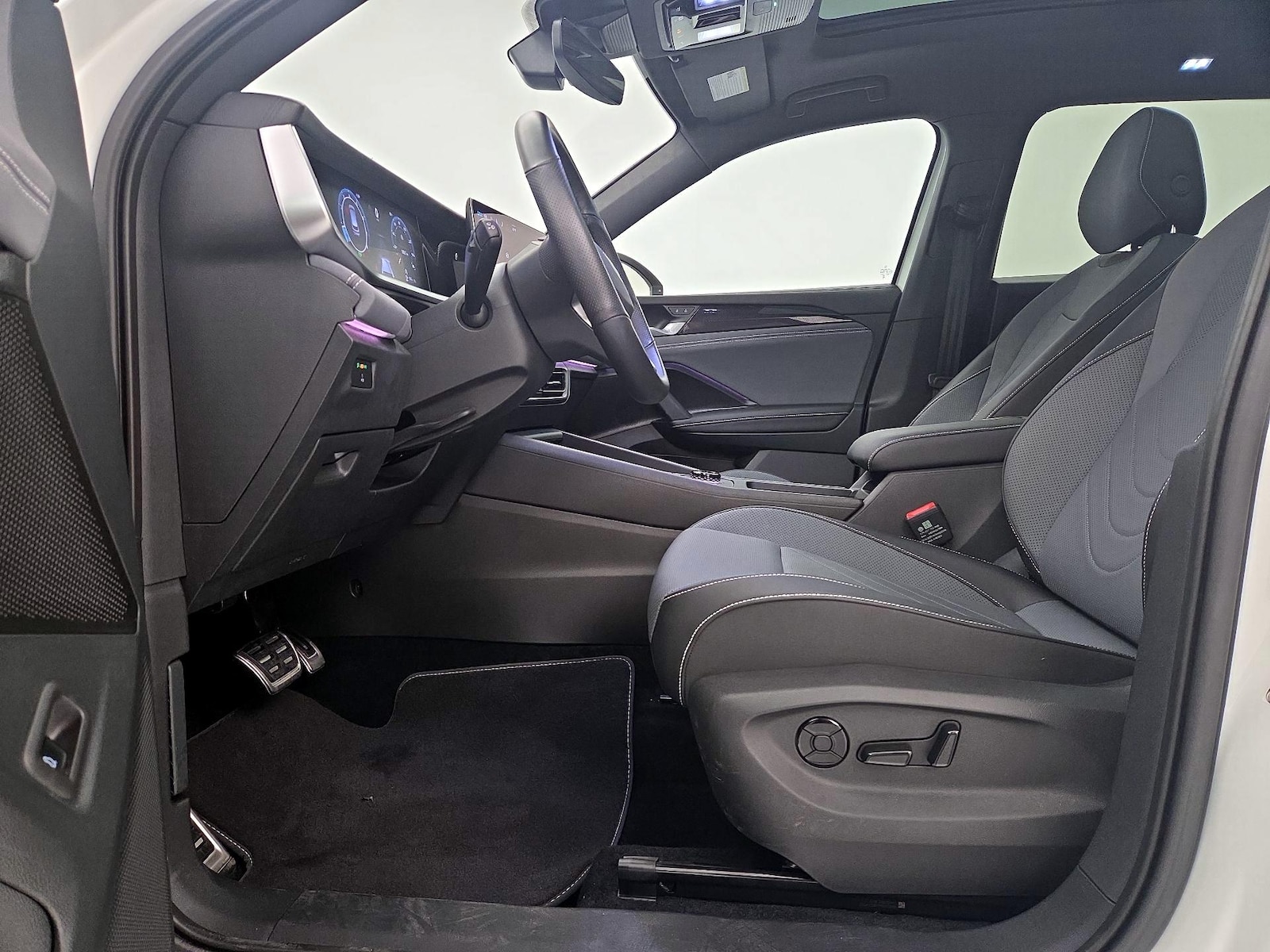 2025 Volkswagen Tiguan SE R-LINE BLACK - Photo 12