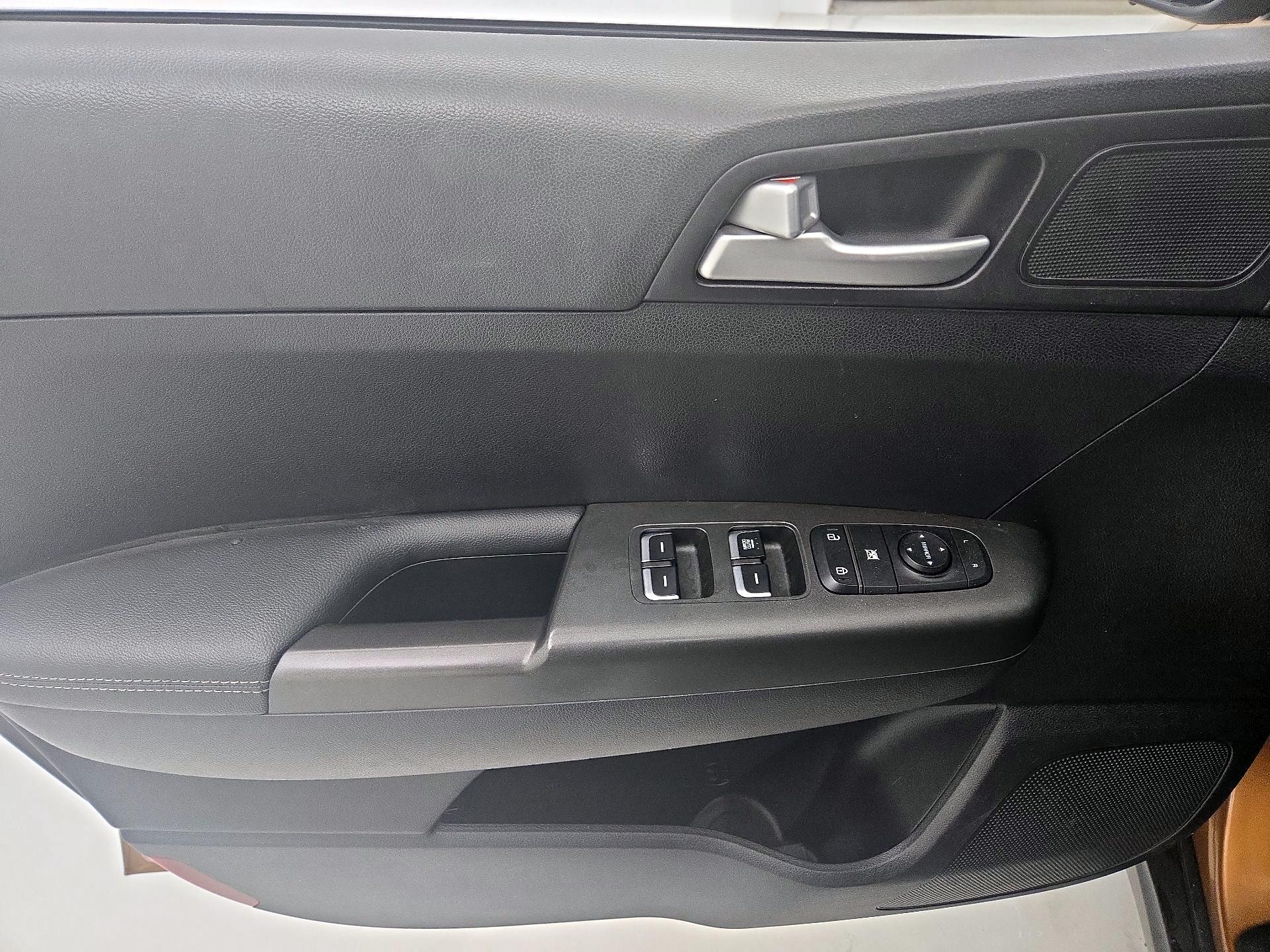 Thumbnail: 2020 Kia Sportage - 12