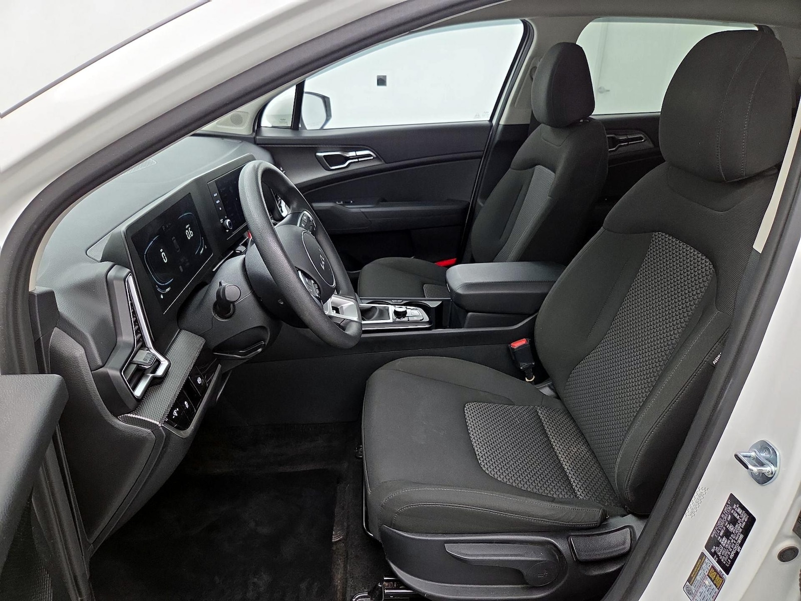 2025 Kia Sportage LX - Photo 12