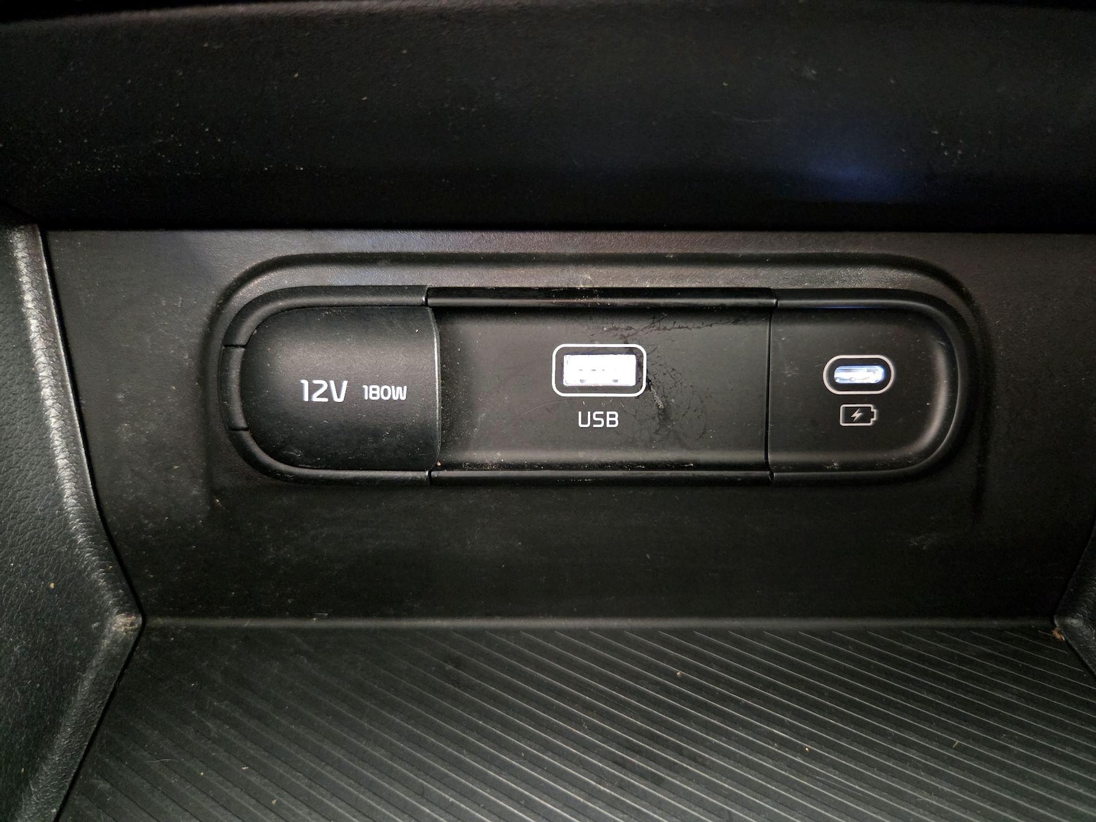 2025 Kia Sportage LX - Photo 19