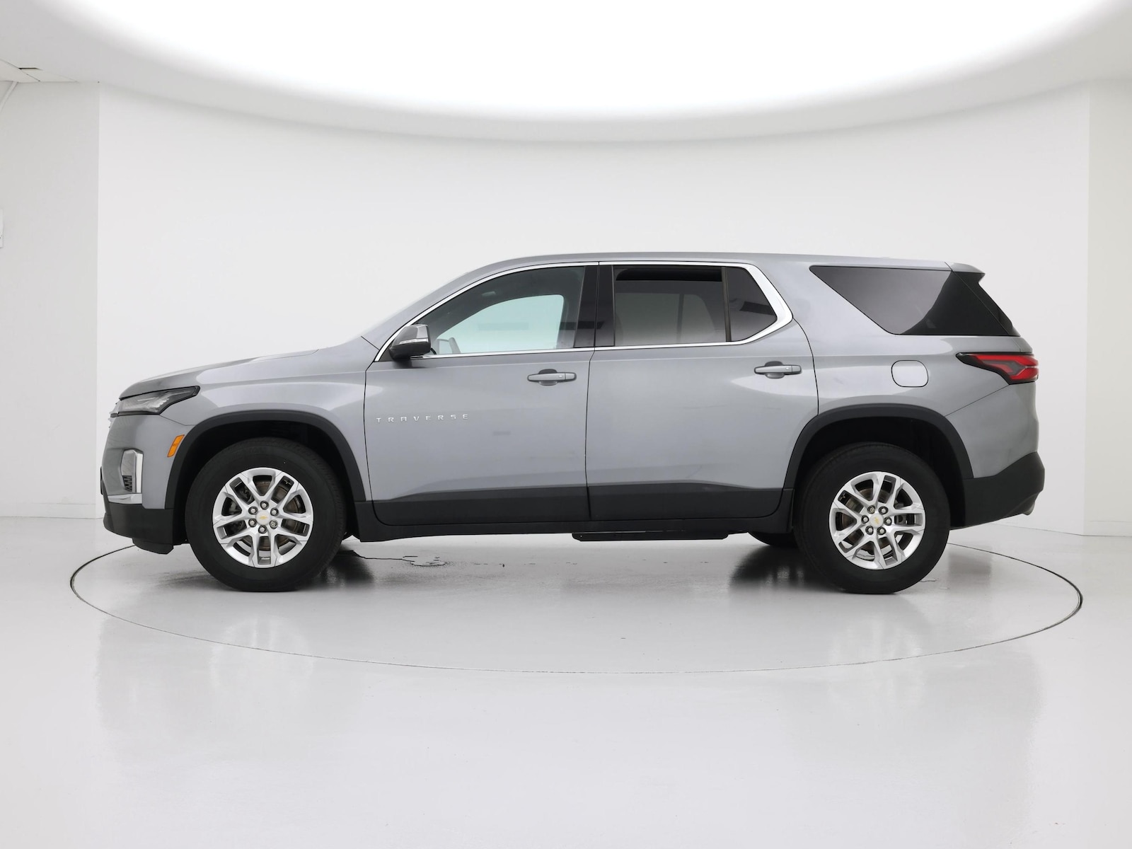 2023 Chevrolet Traverse LS - Photo 4