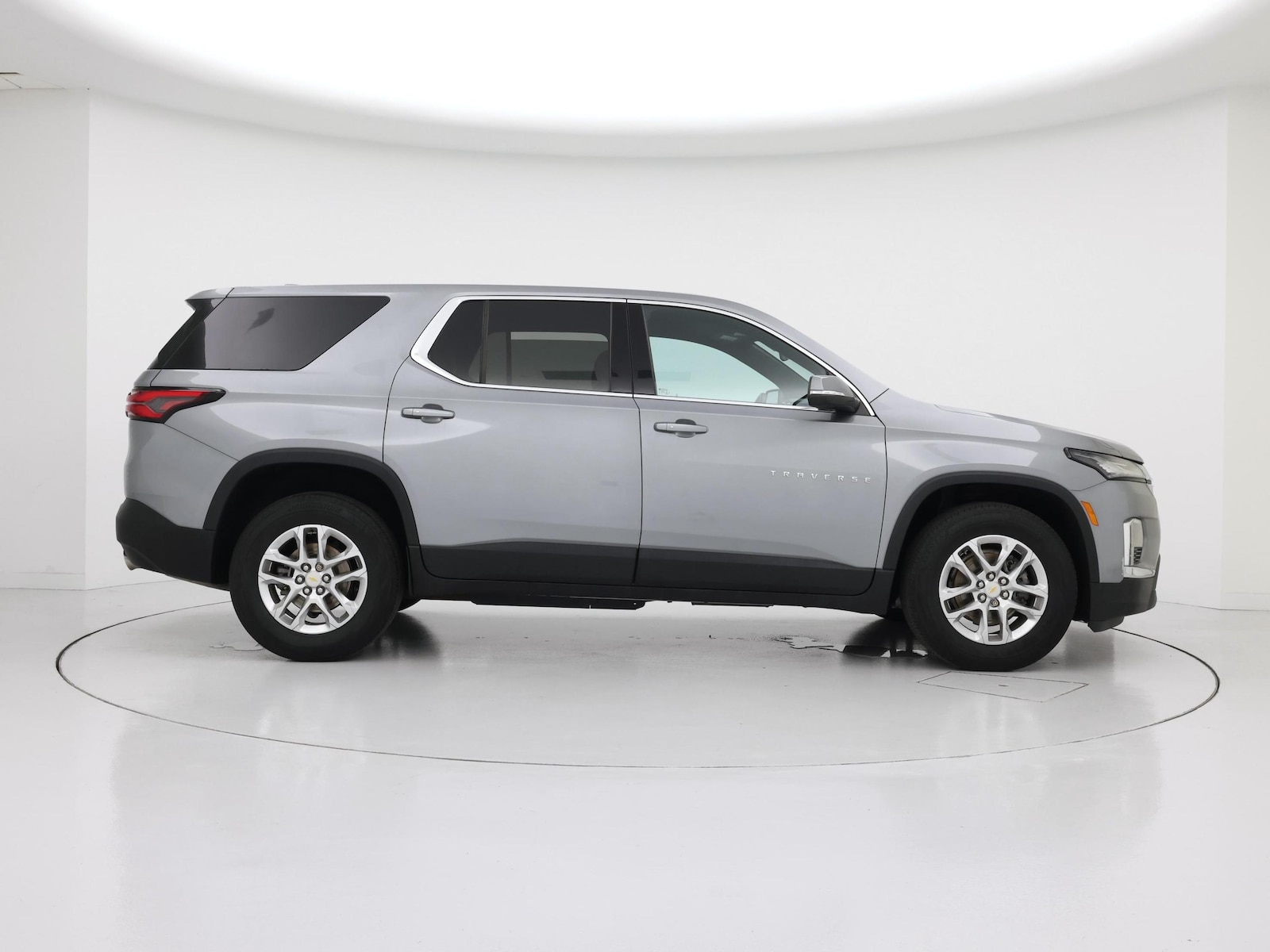 2023 Chevrolet Traverse LS - Photo 8