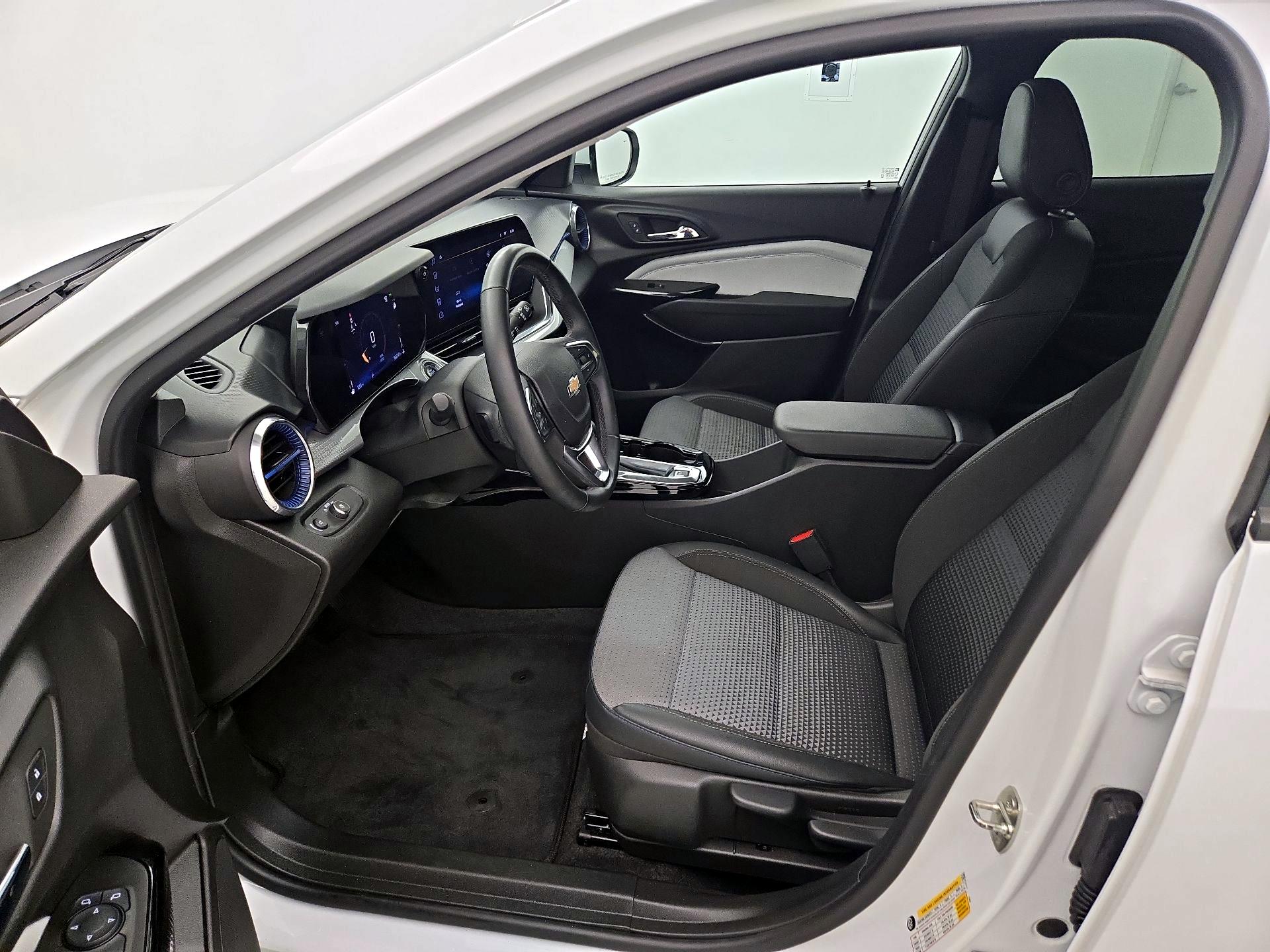 Thumbnail: 2024 Chevrolet Trax - 11